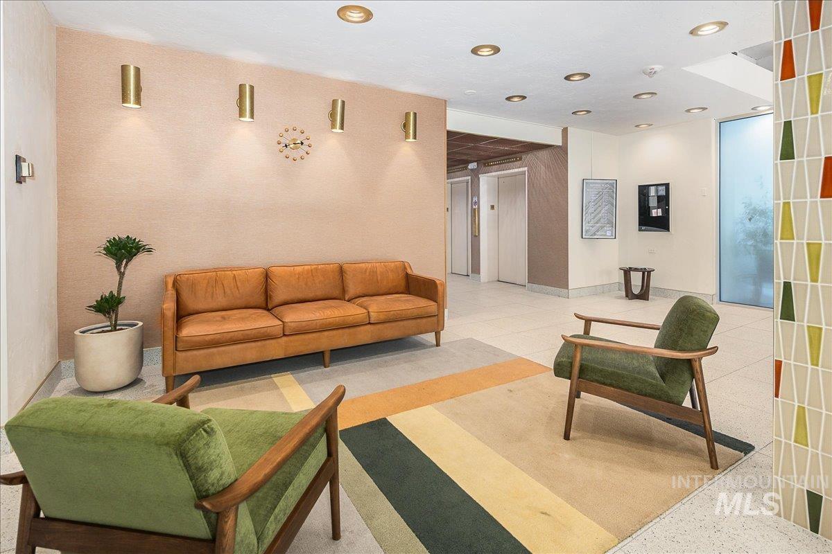 200 N 3rd Property Photo 28