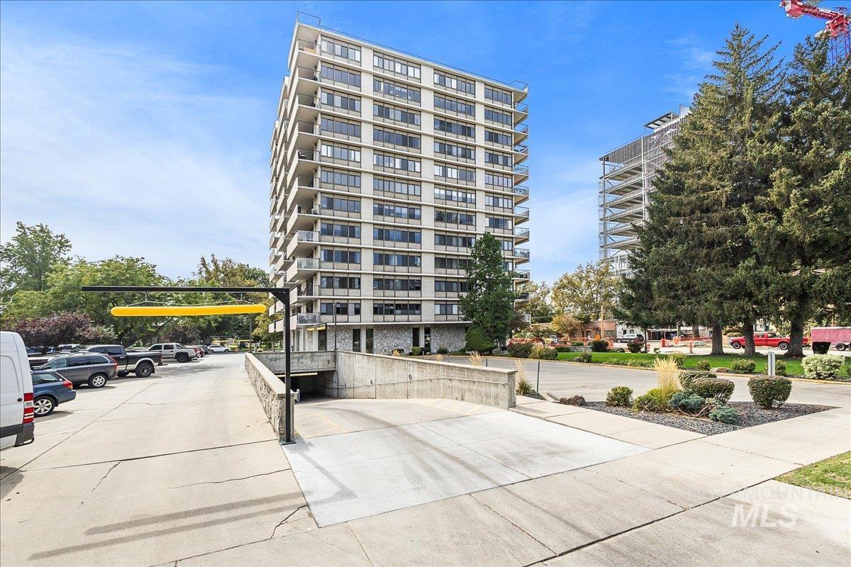 200 N 3rd Property Photo 32