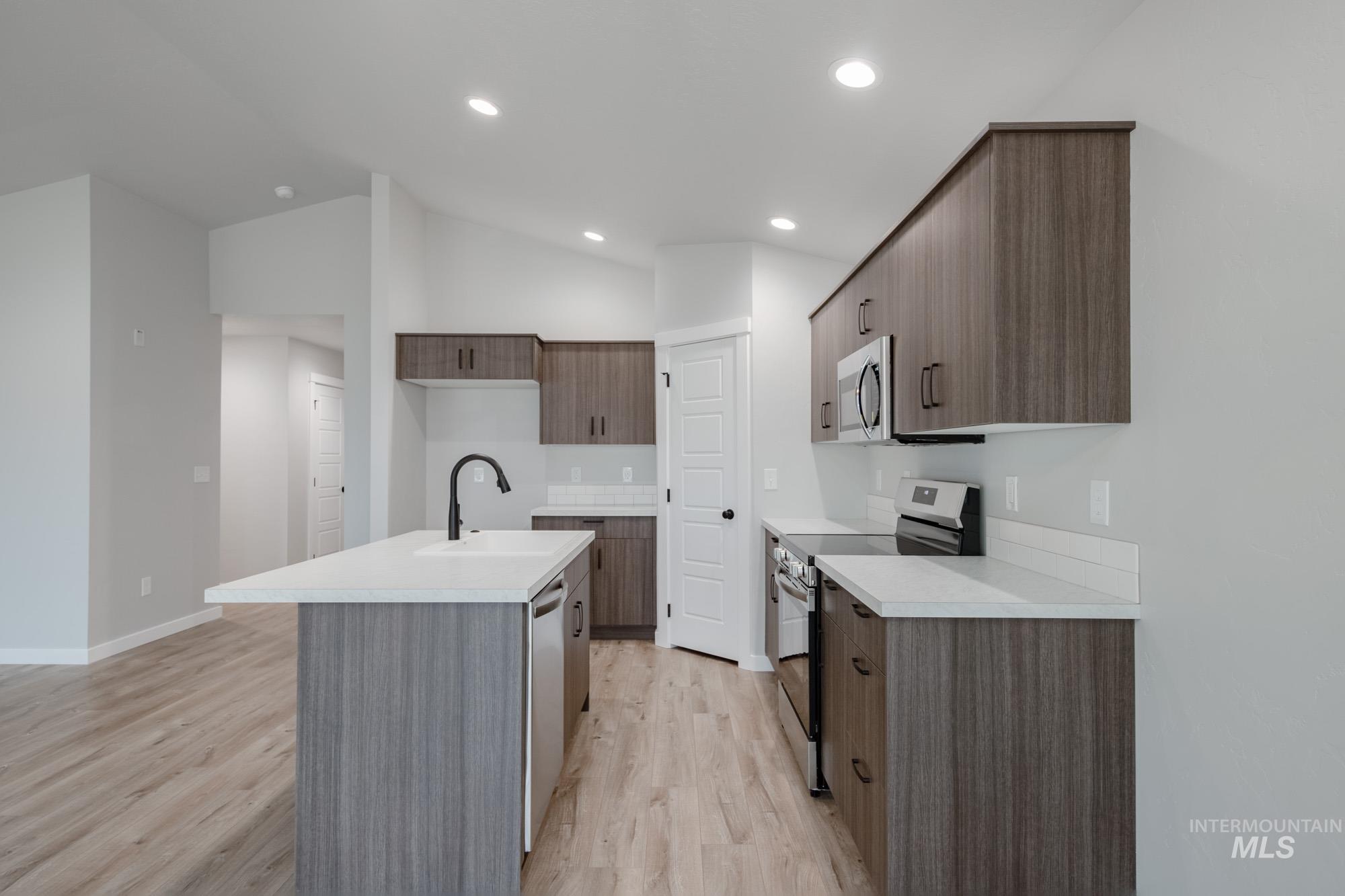 6256 W Karpathos St Property Photo 7