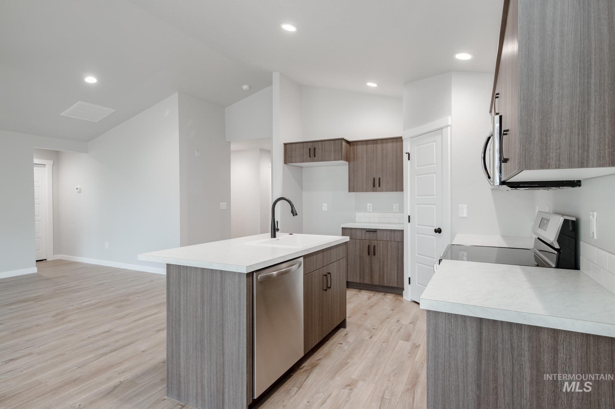 6256 W Karpathos St Property Photo 8