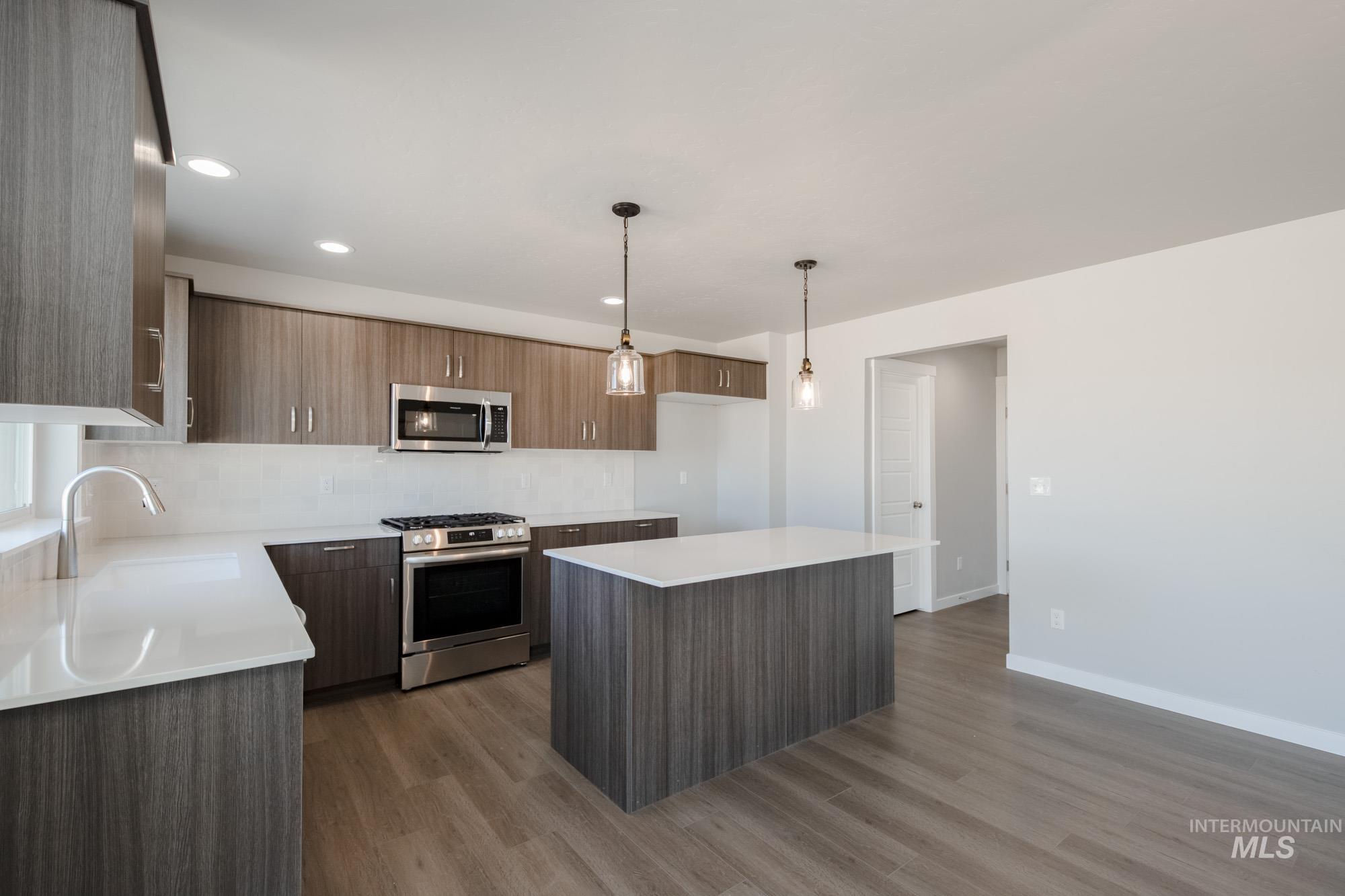 3846 W Maypearl St Property Photo 4