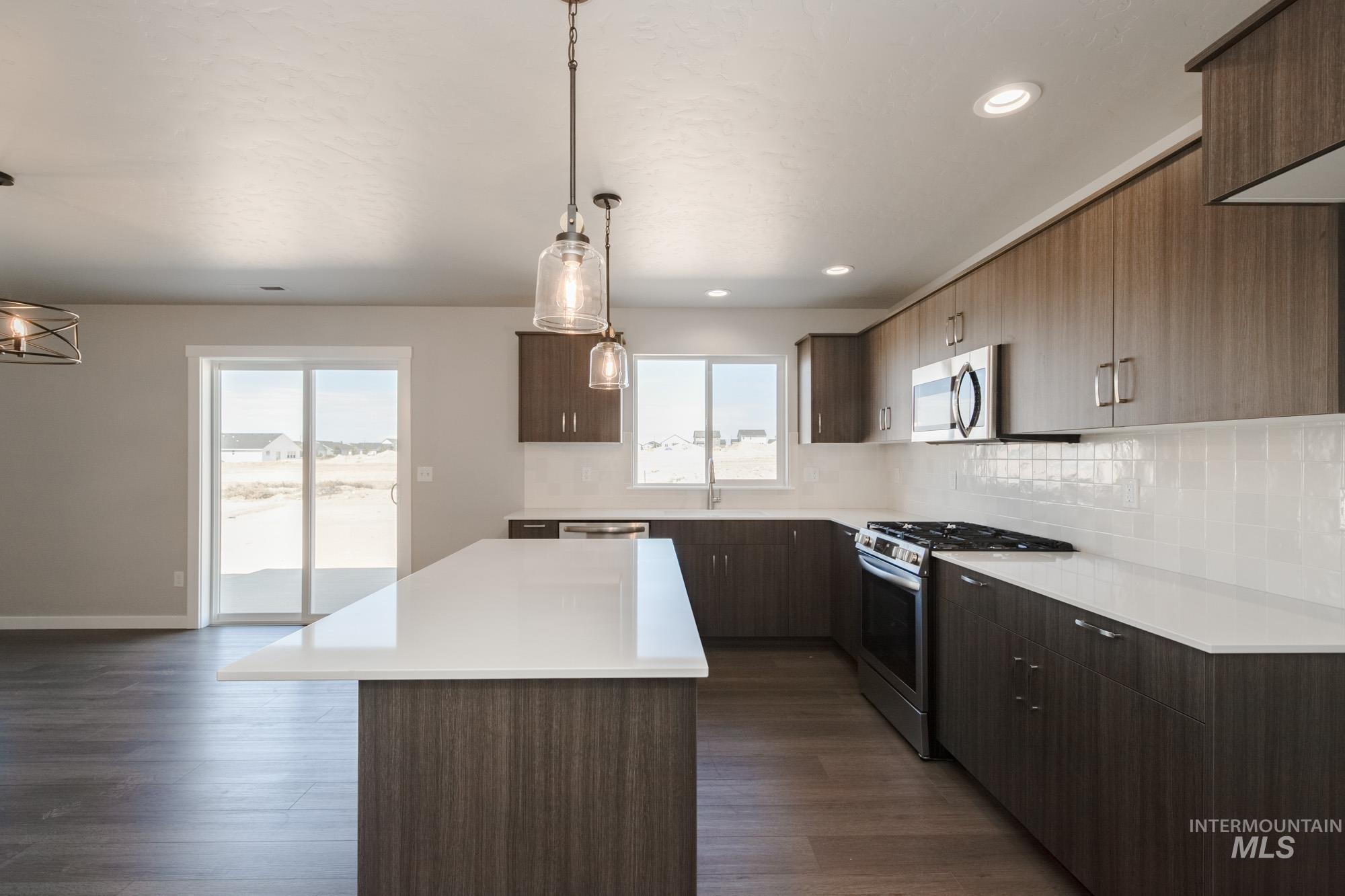 3846 W Maypearl St Property Photo 6