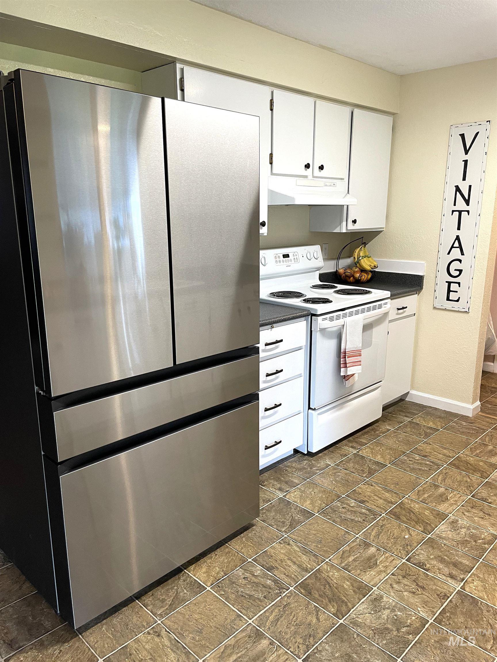 12733 Five Mile Rd Property Photo 7