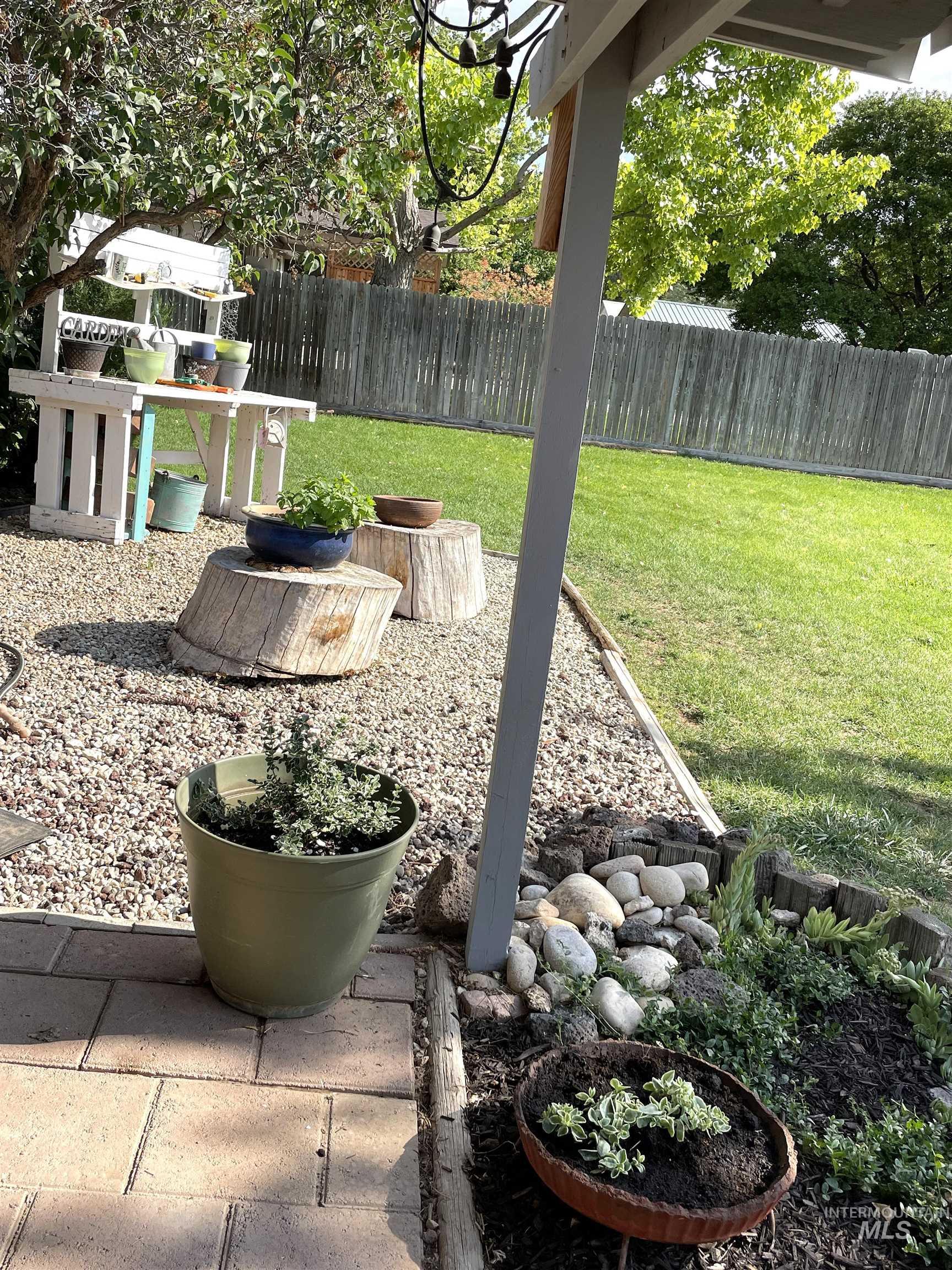 12733 Five Mile Rd Property Photo 14