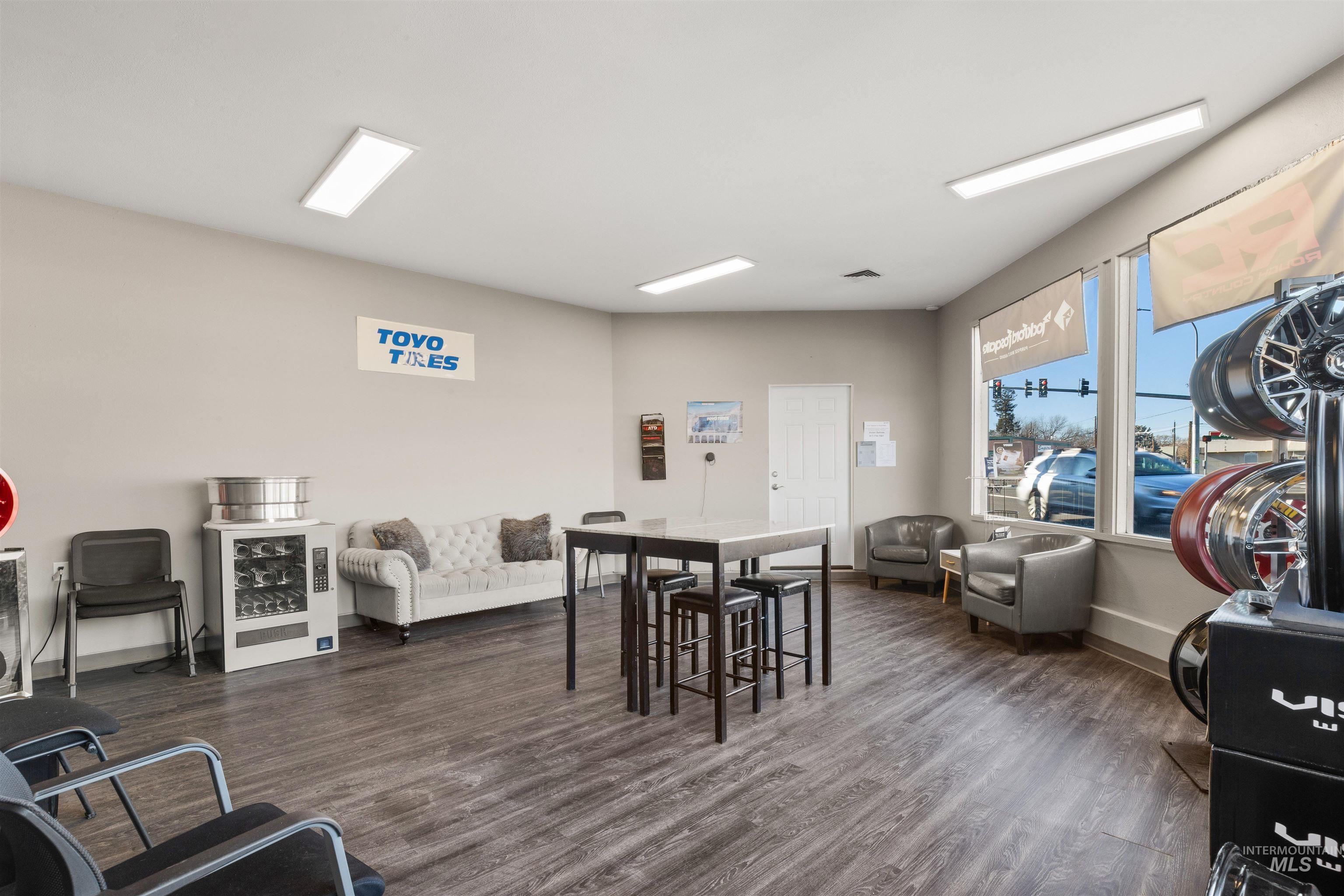 519 Diagonal Street Property Photo 11