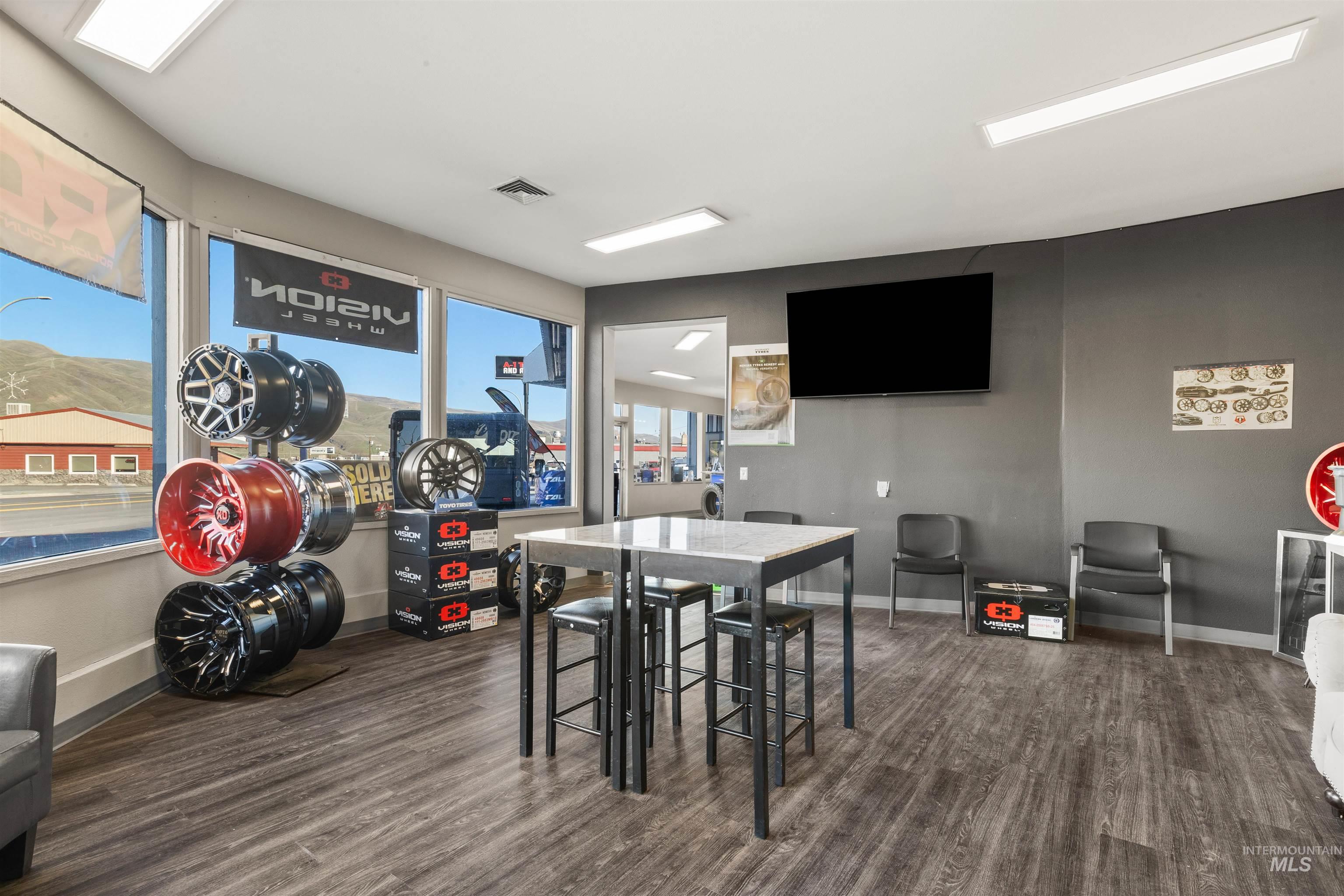 519 Diagonal Street Property Photo 12