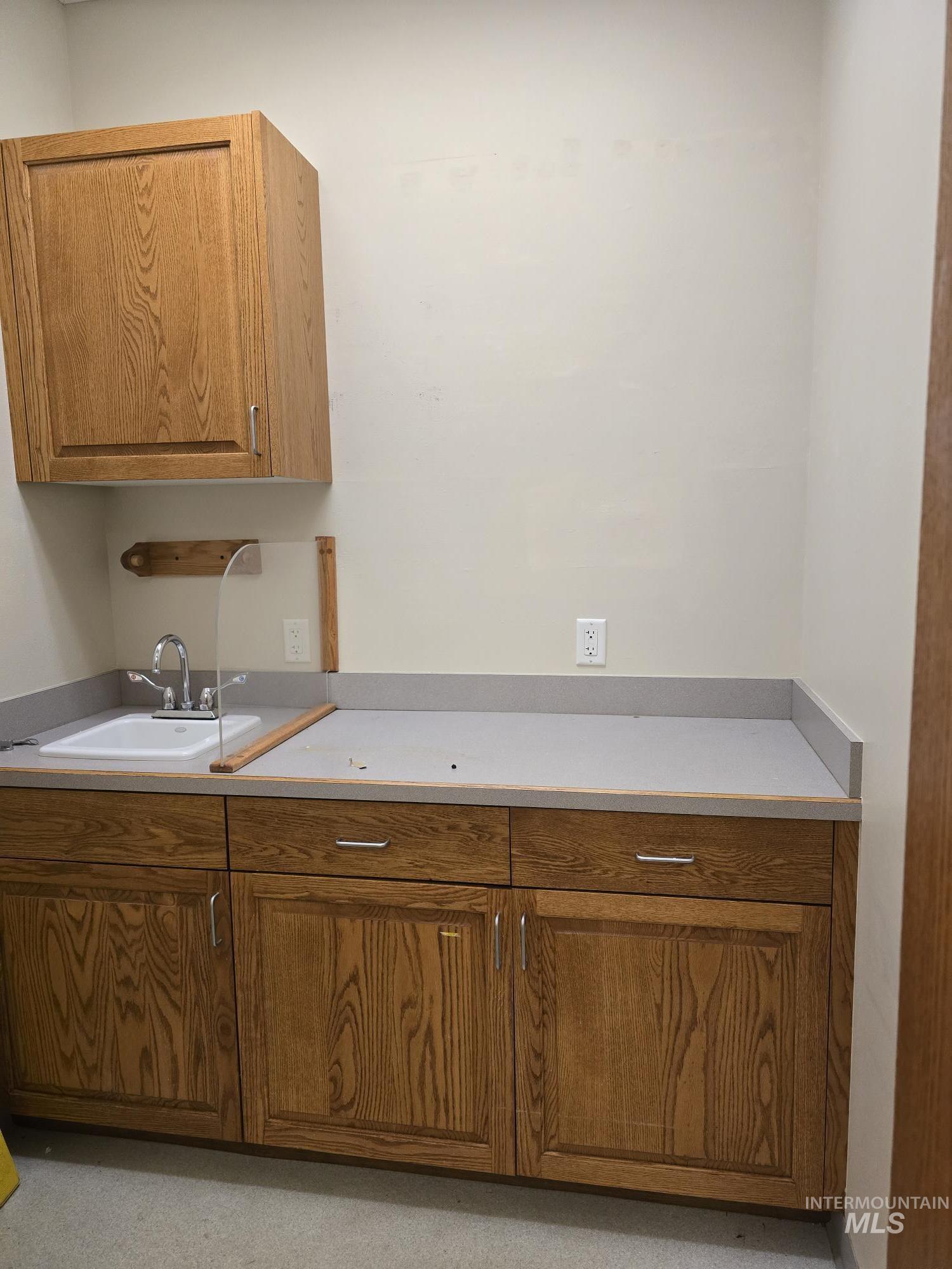 414 Shoup Ave. W. Property Photo 2