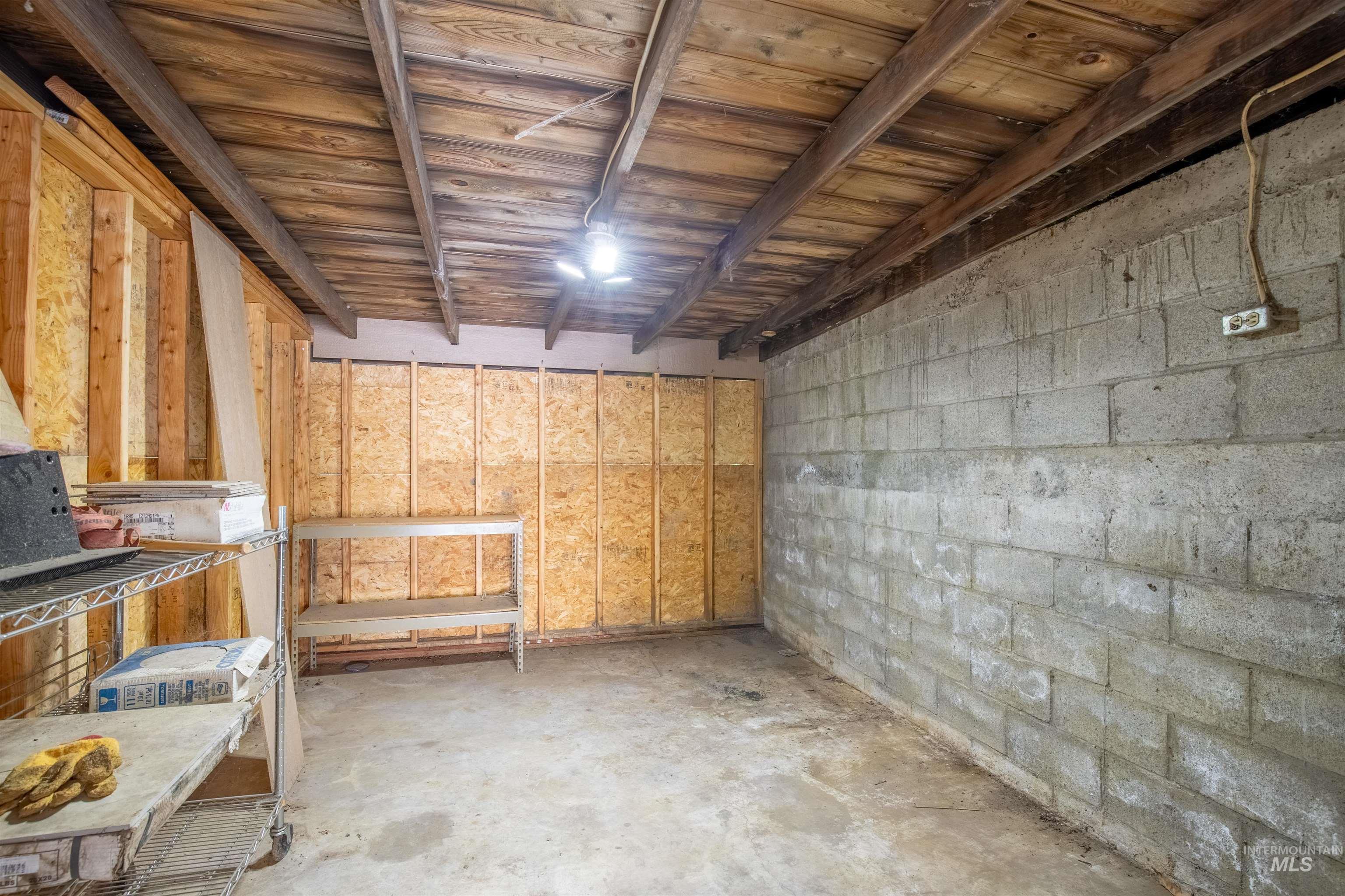 812 E Main Street Property Photo 24