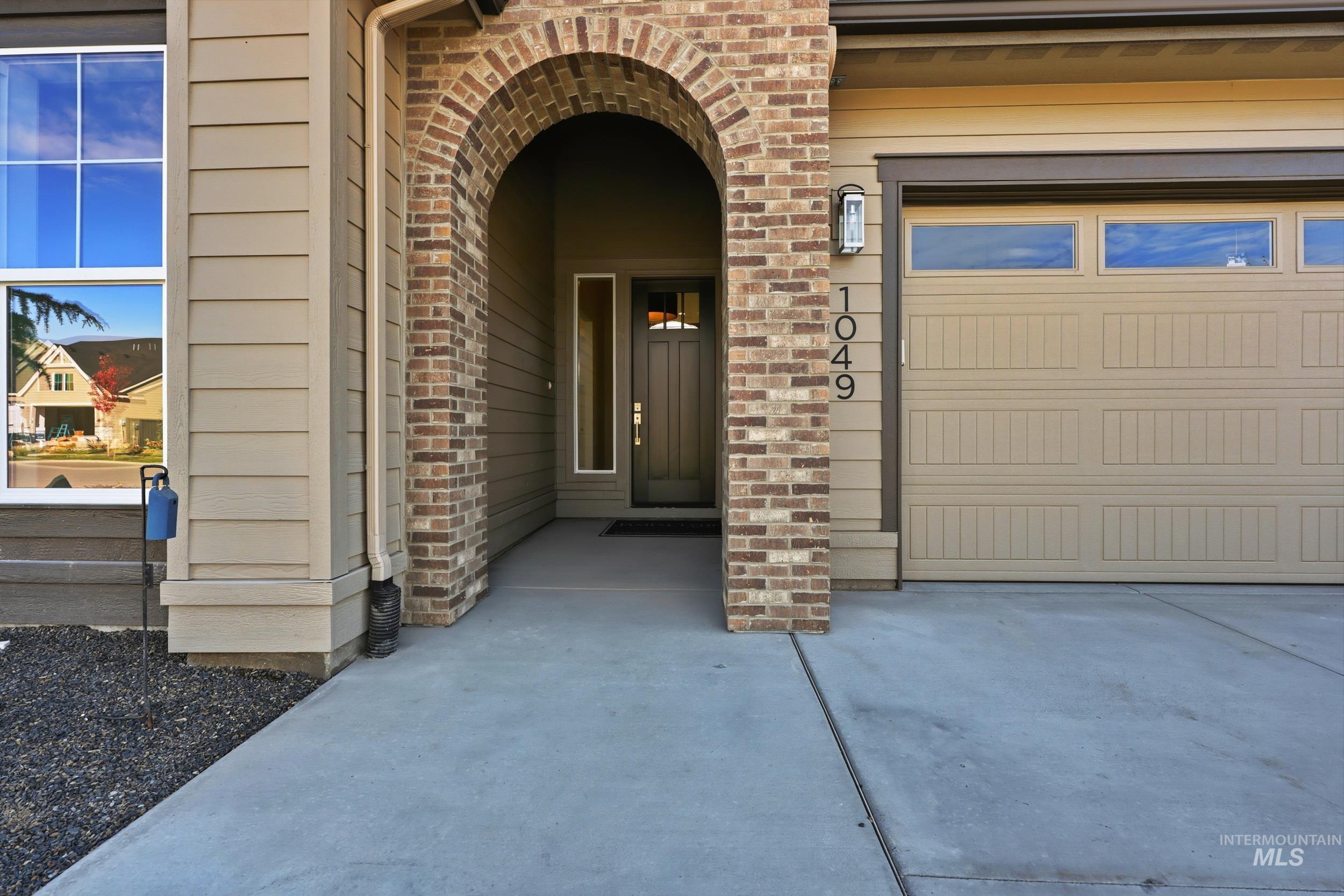 1049 E Crescendo St Property Photo 2