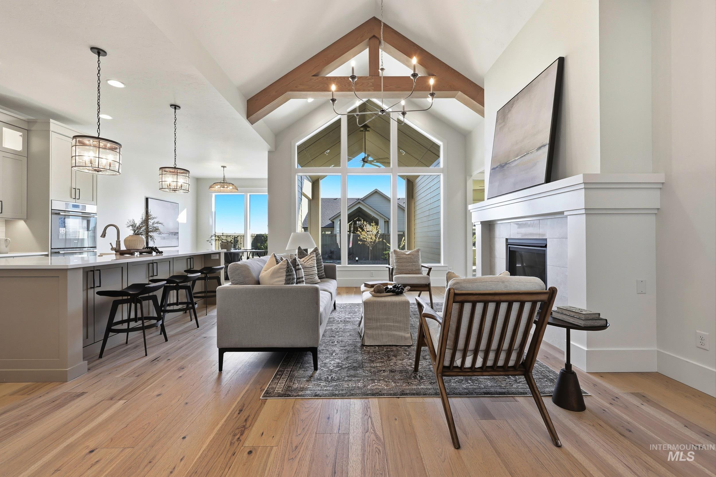 1049 E Crescendo St Property Photo 3