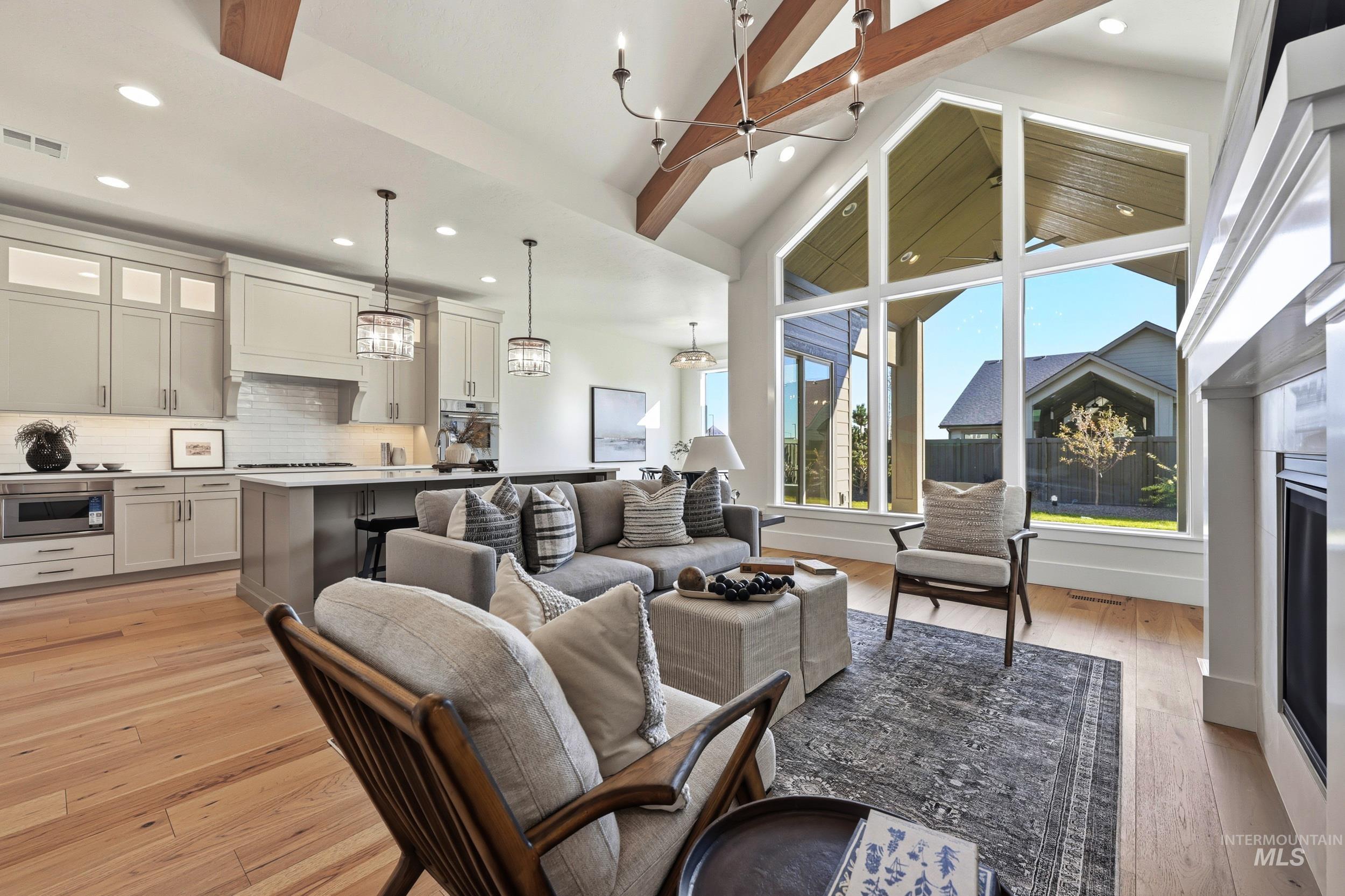 1049 E Crescendo St Property Photo 4