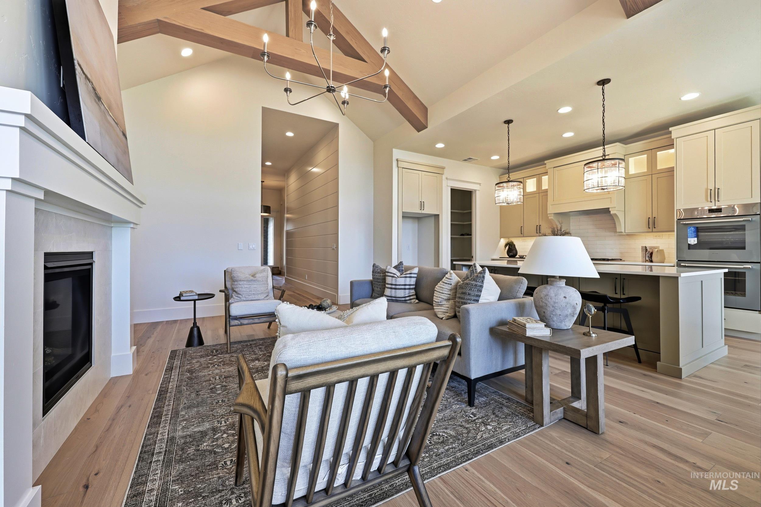 1049 E Crescendo St Property Photo 5