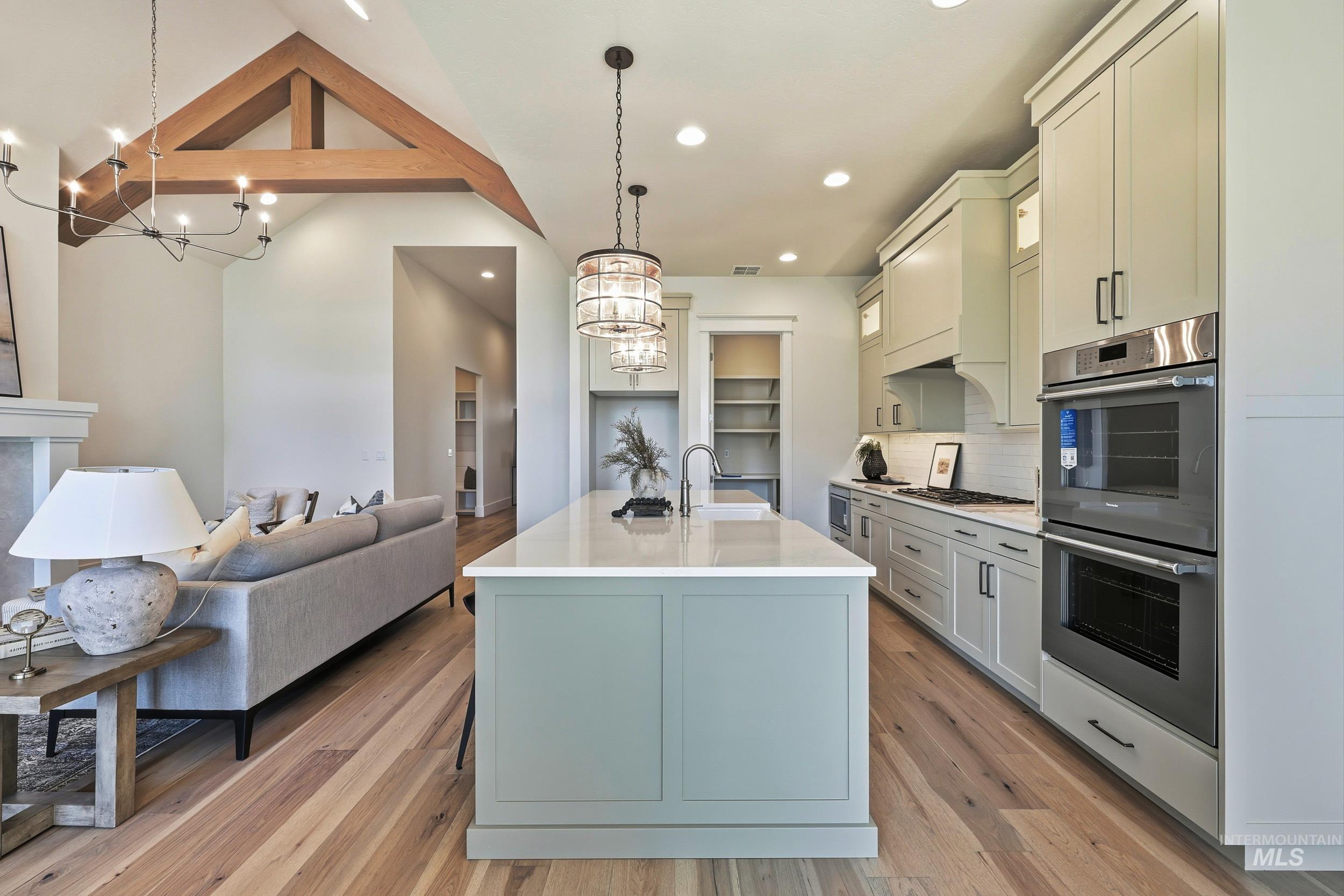 1049 E Crescendo St Property Photo 7