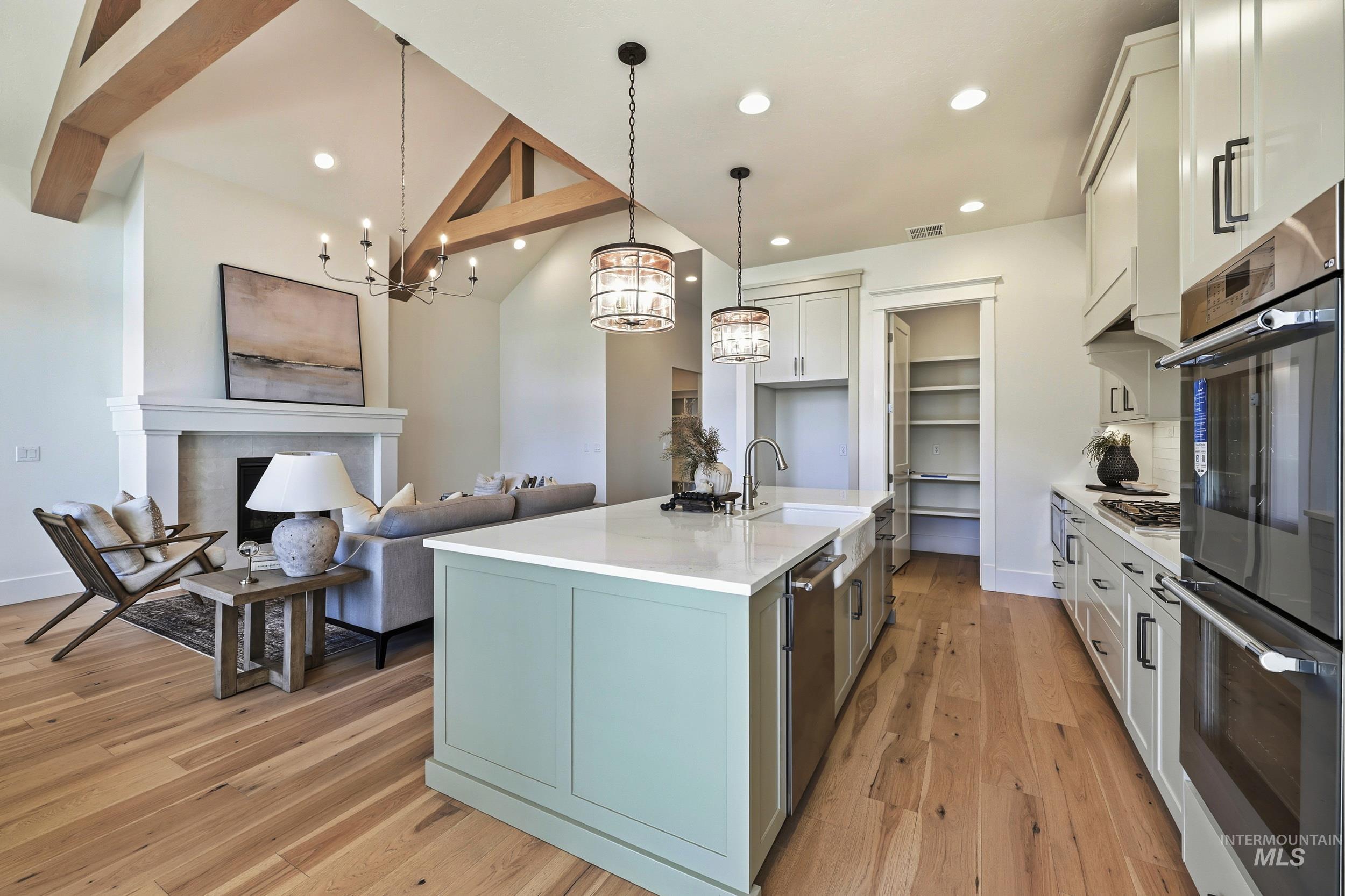 1049 E Crescendo St Property Photo 8