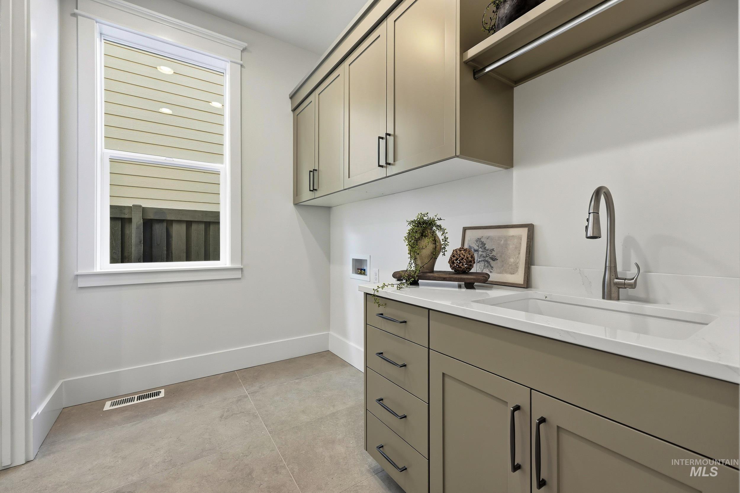 1049 E Crescendo St Property Photo 23