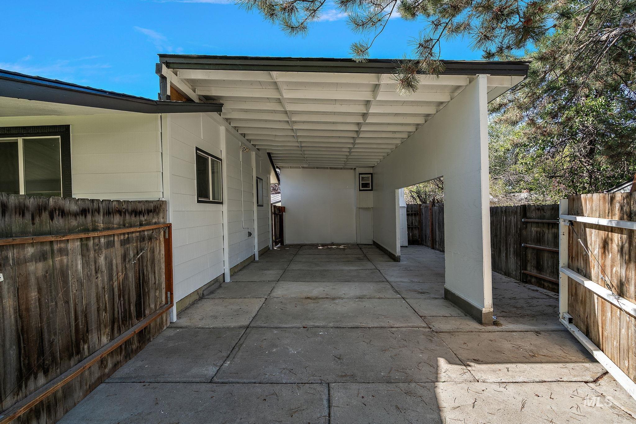 6525 Grandview Dr Property Photo 5