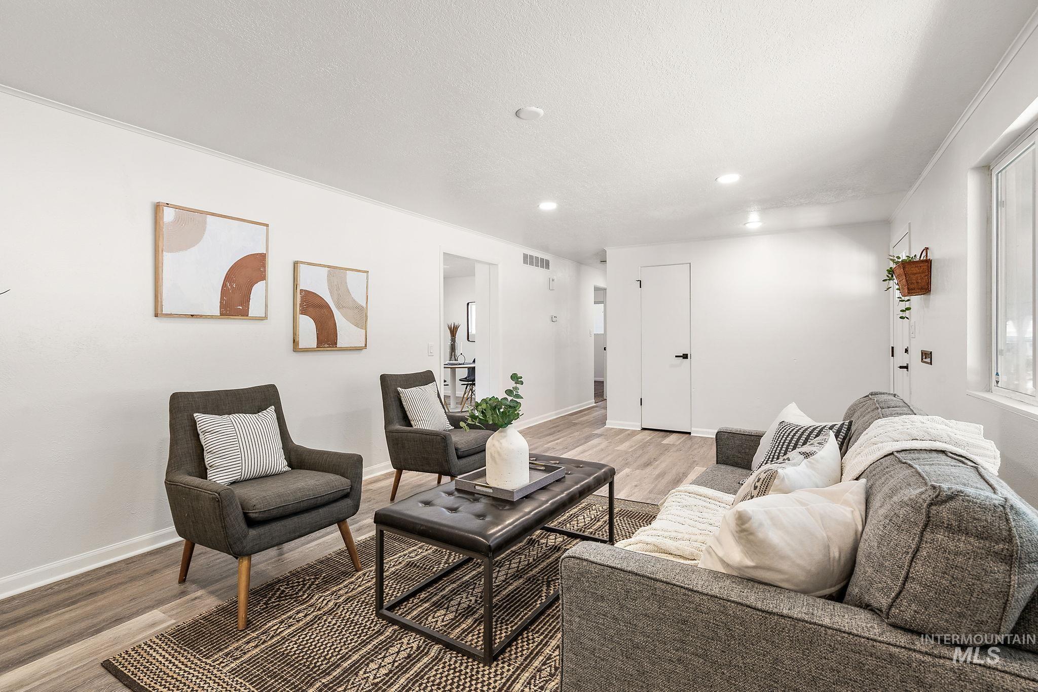 6525 Grandview Dr Property Photo 9