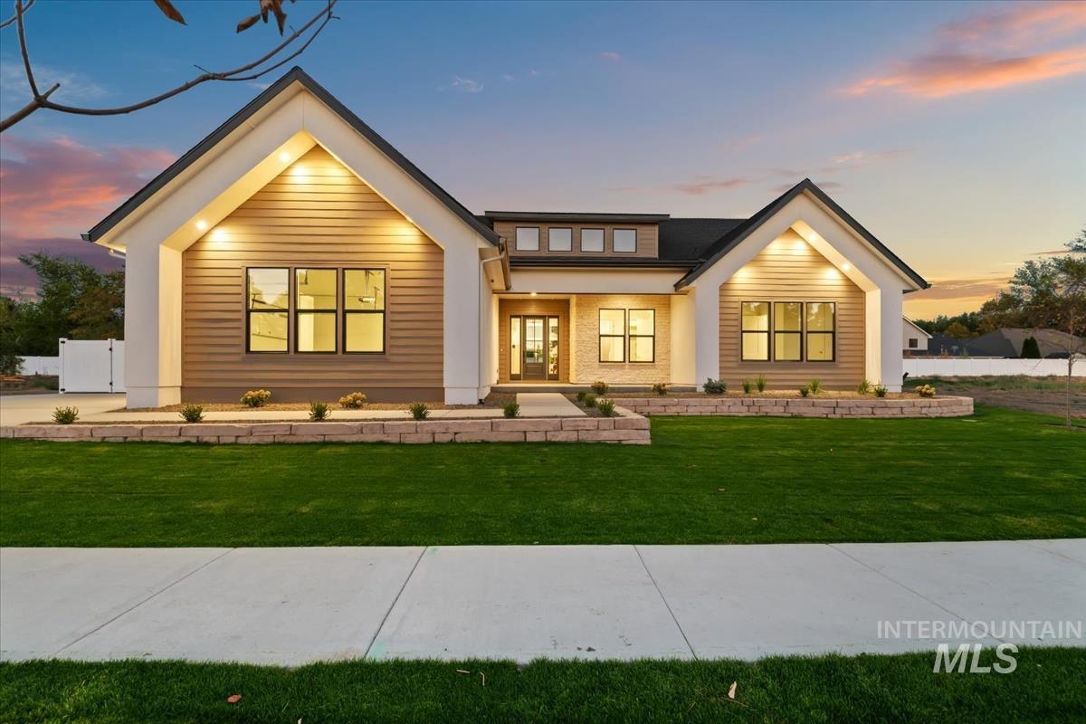 196 N Timber Wolf Pl Property Photo 1