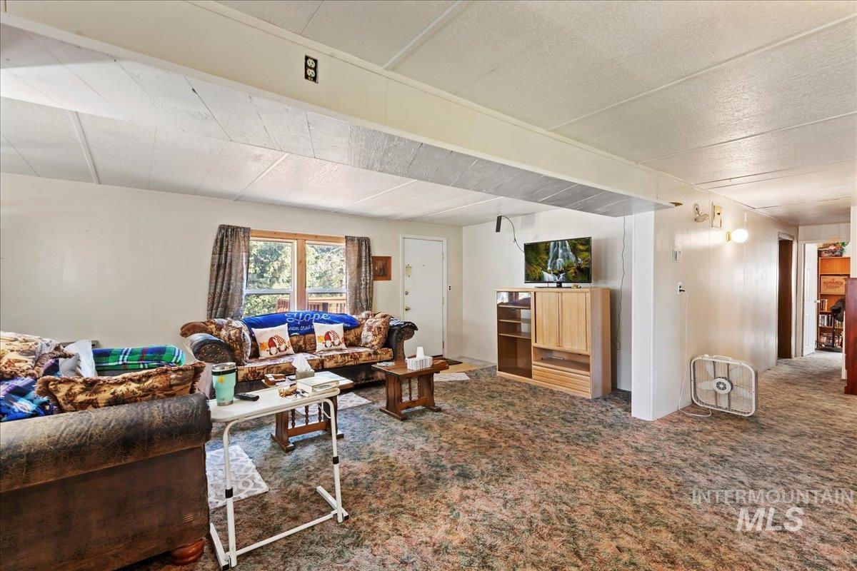 15881 Purple Sage Rd Property Photo 4