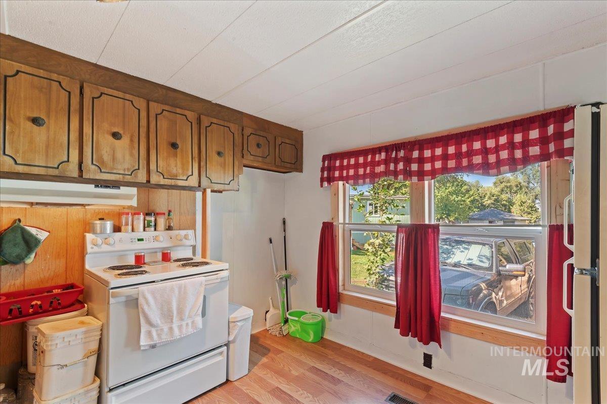 15881 Purple Sage Rd Property Photo 10