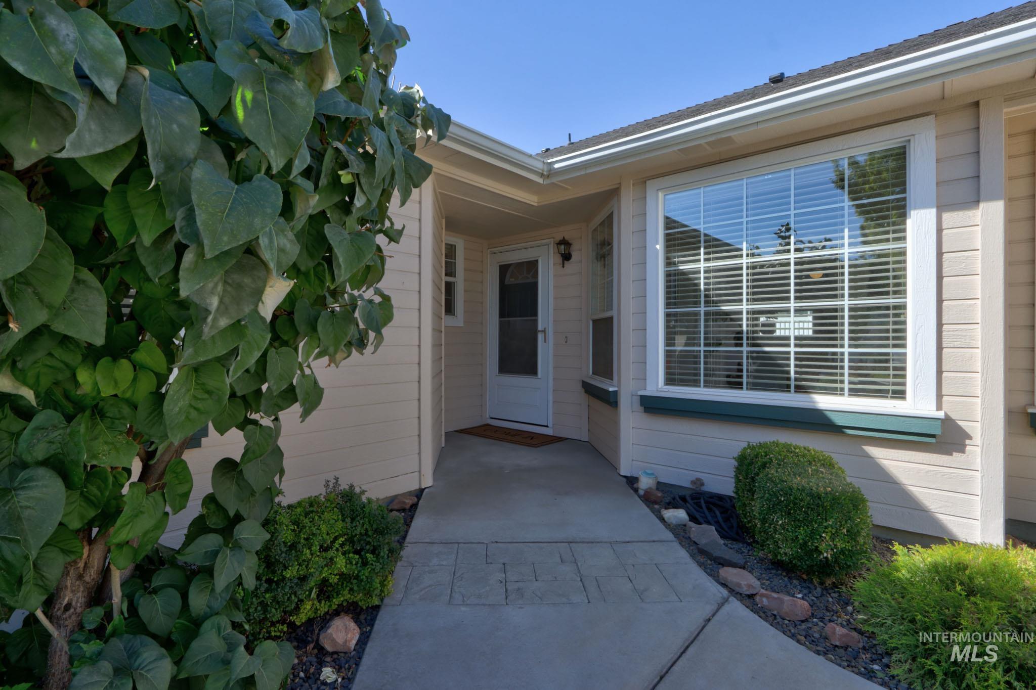 2645 N Englewood Way Property Photo 4