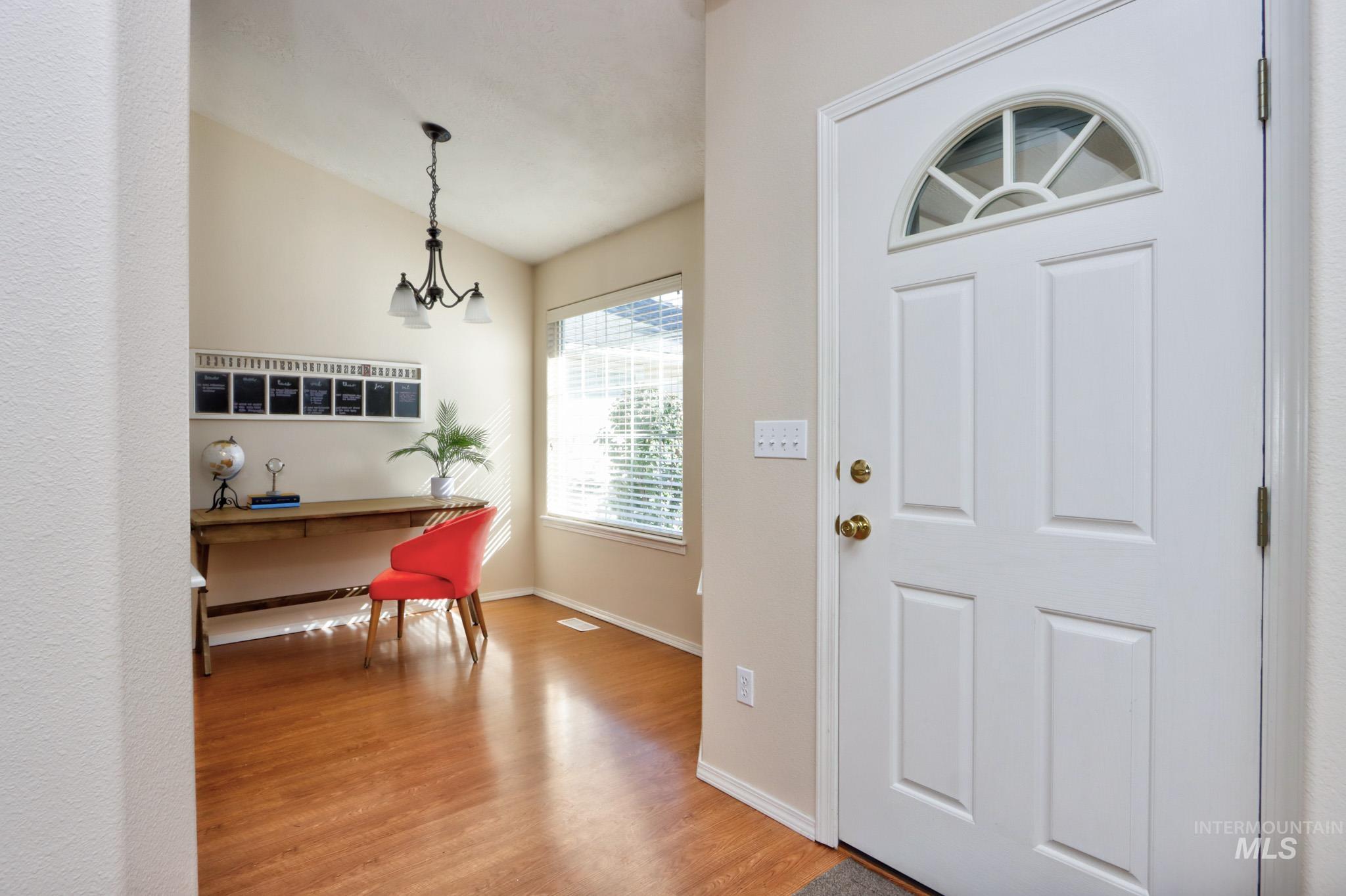 2645 N Englewood Way Property Photo 5