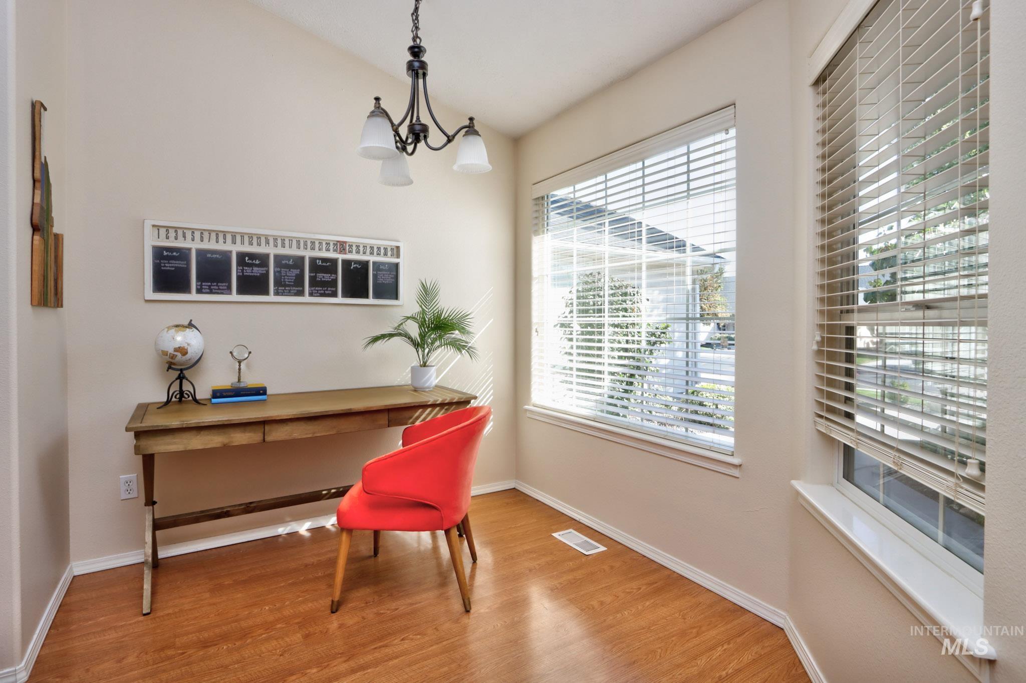 2645 N Englewood Way Property Photo 6