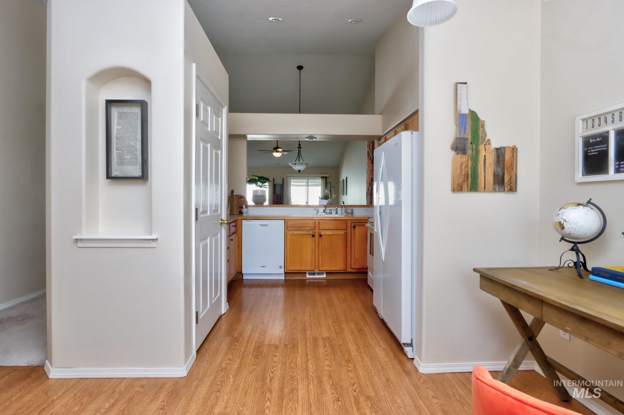 2645 N Englewood Way Property Photo 7