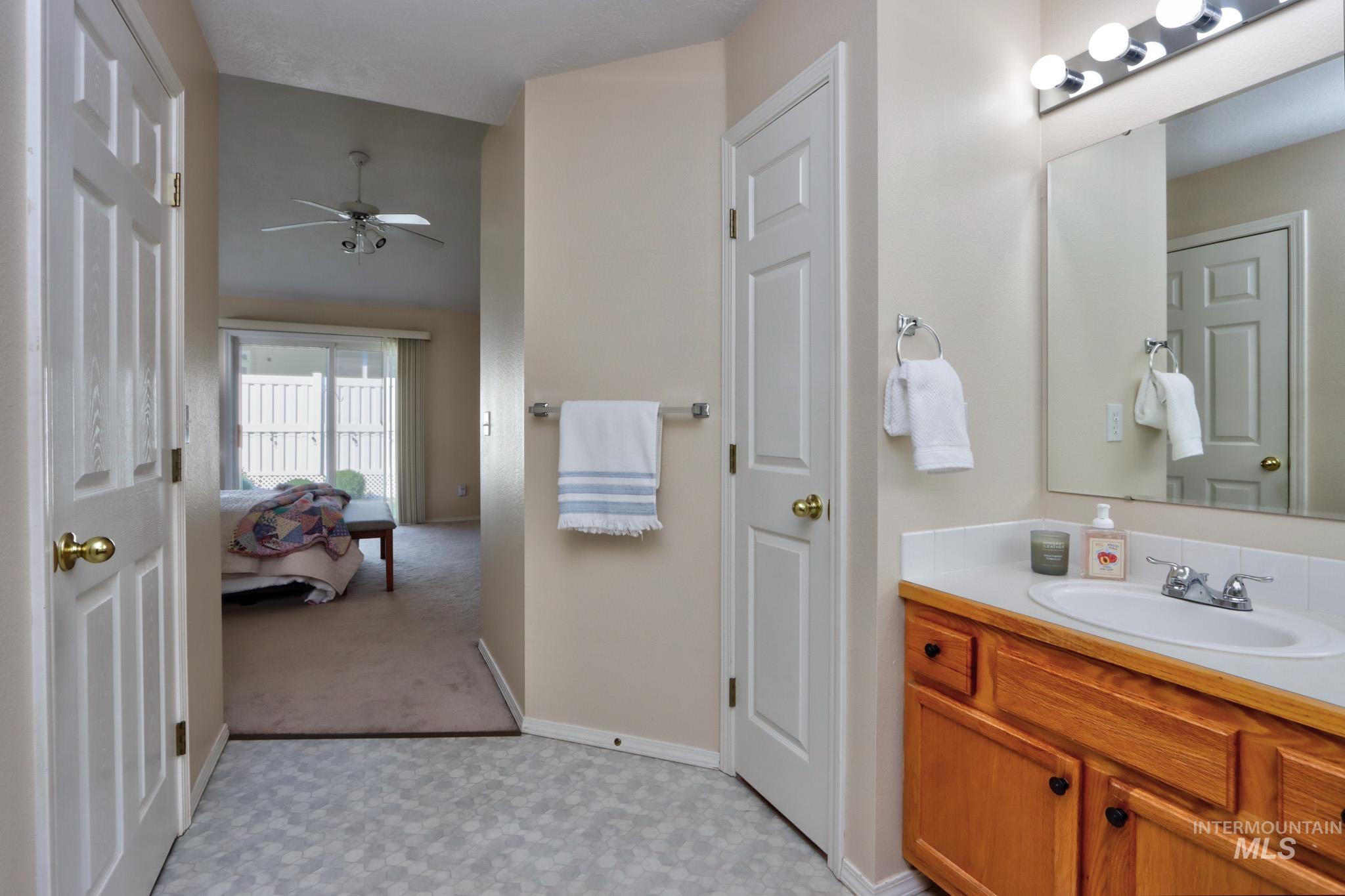 2645 N Englewood Way Property Photo 23