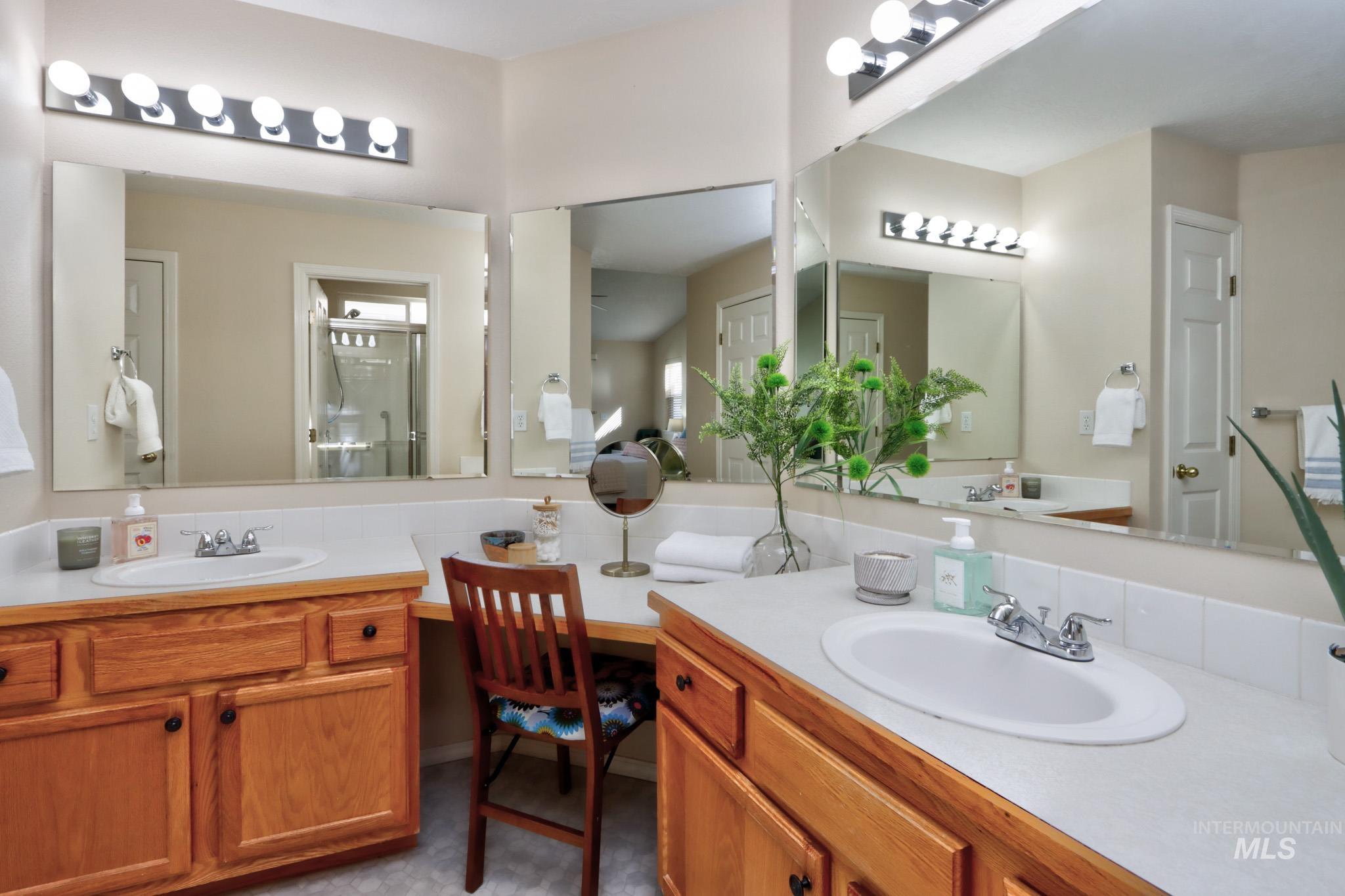 2645 N Englewood Way Property Photo 26