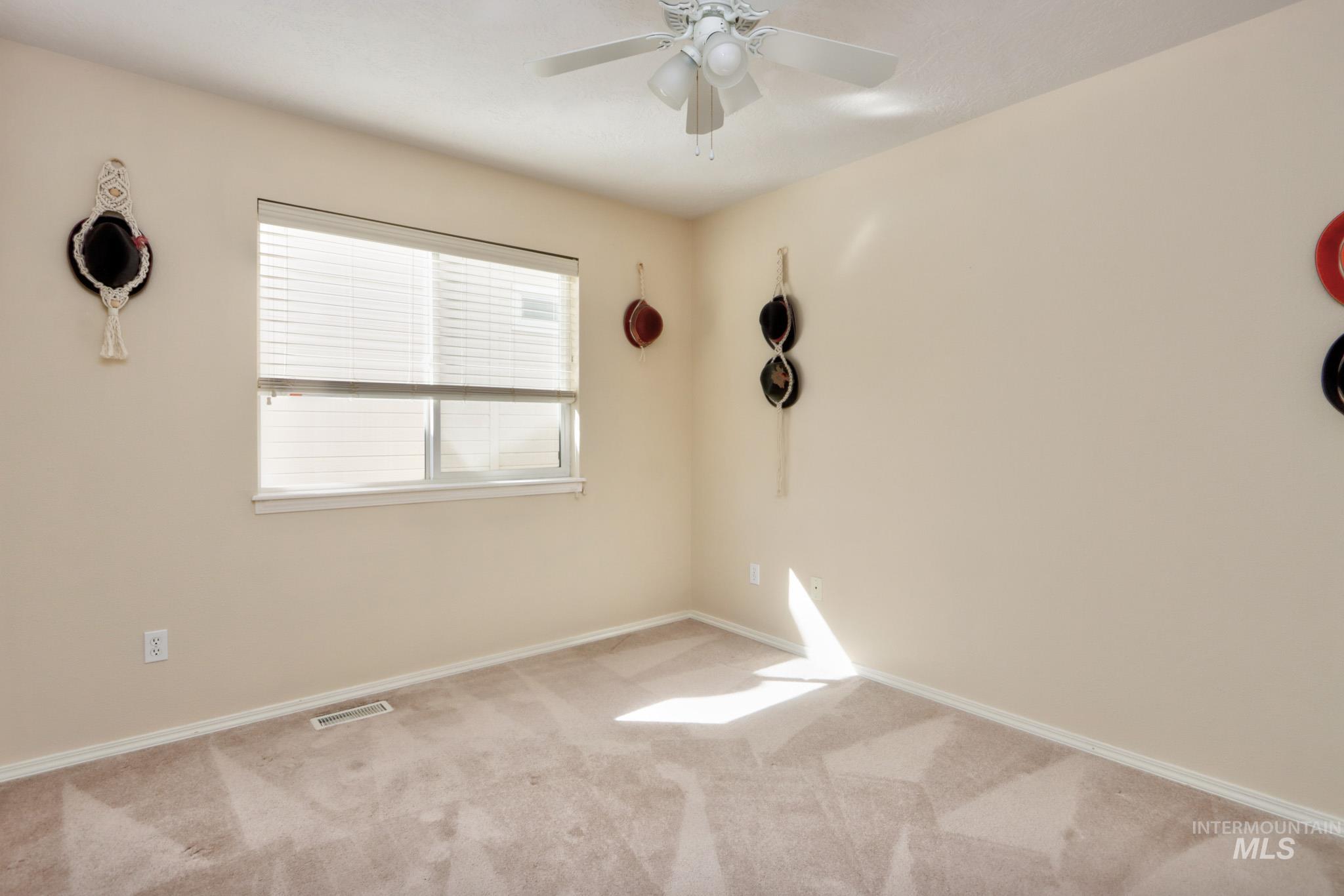 2645 N Englewood Way Property Photo 29