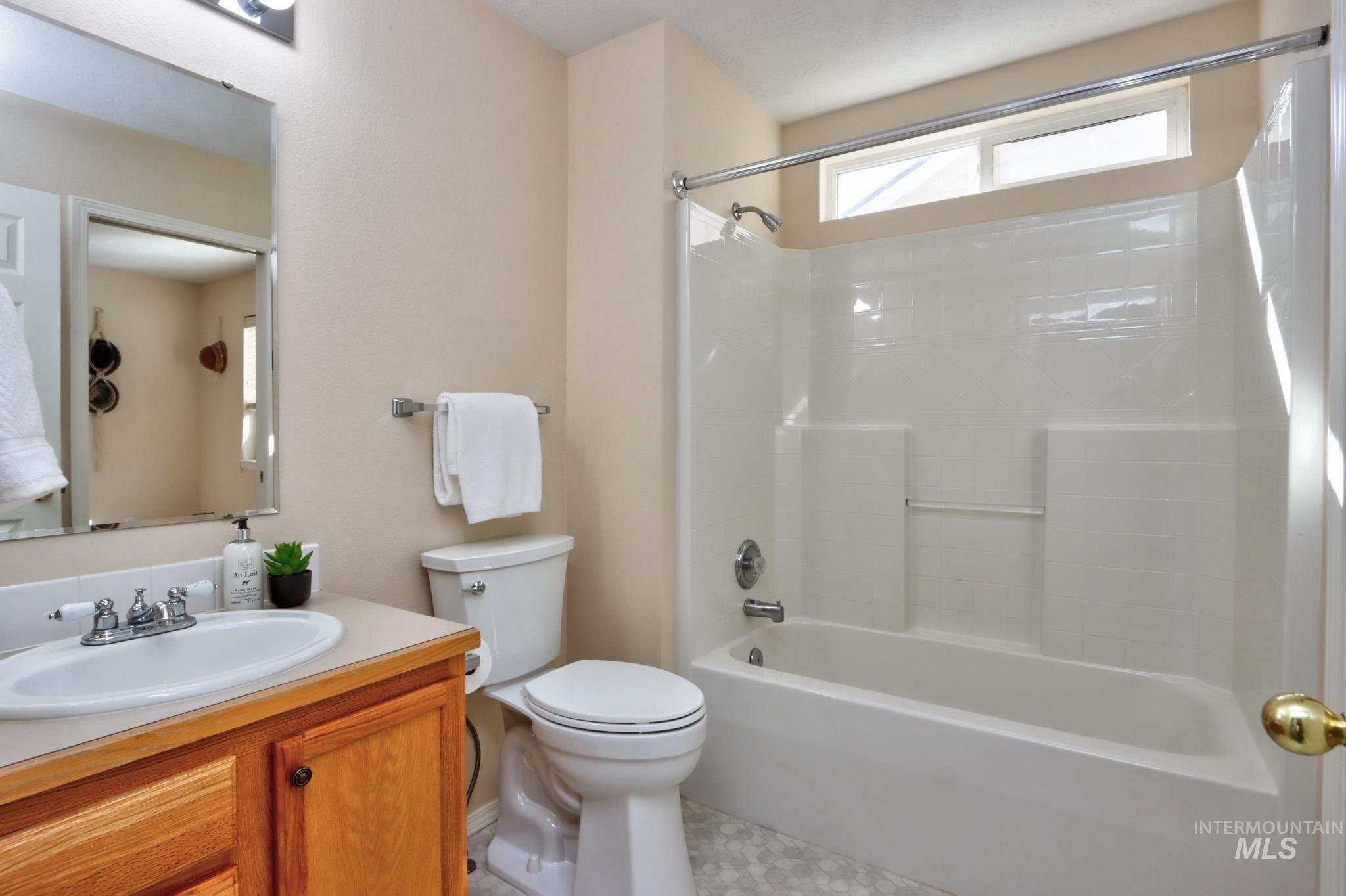 2645 N Englewood Way Property Photo 31