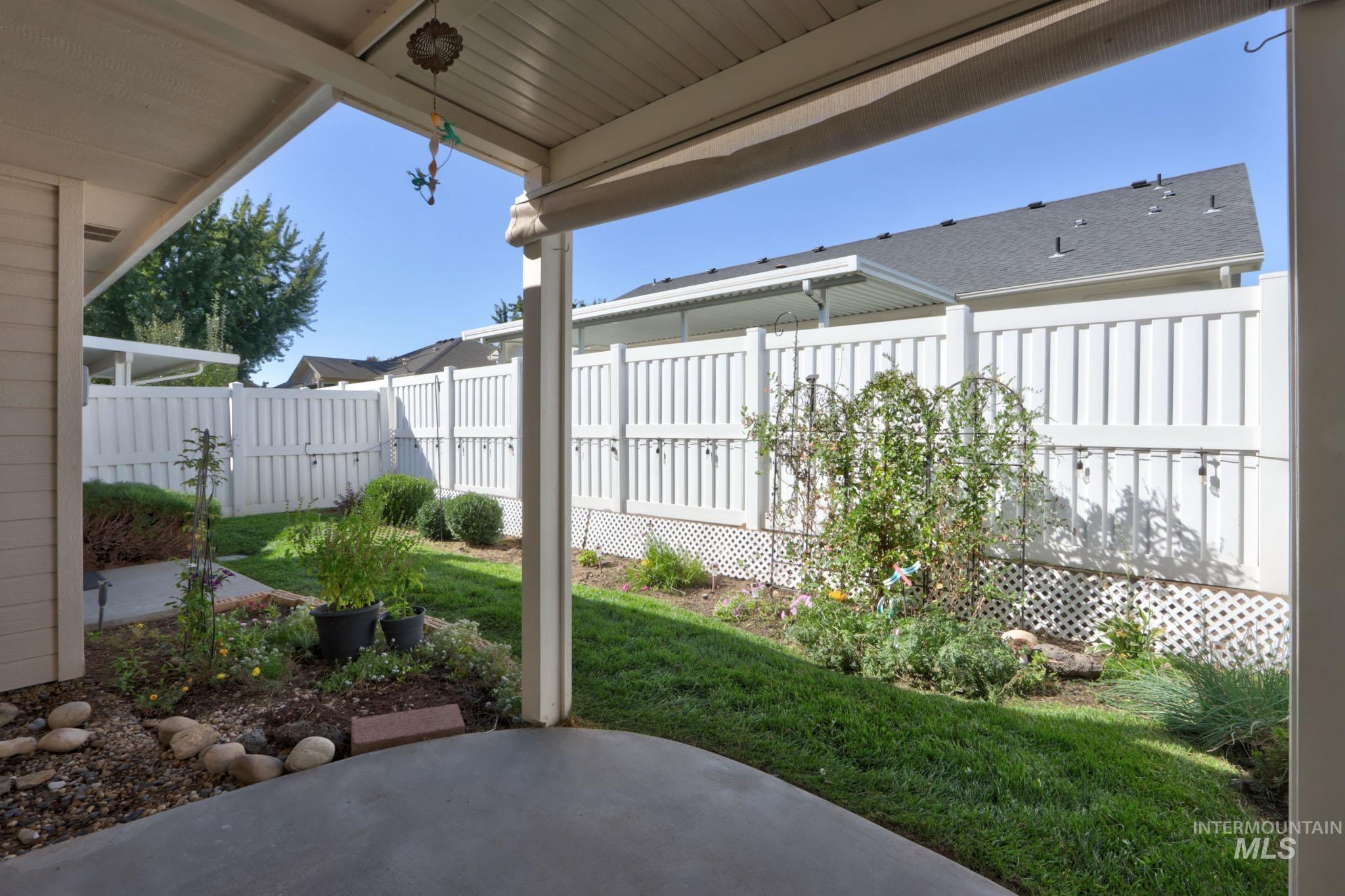 2645 N Englewood Way Property Photo 32