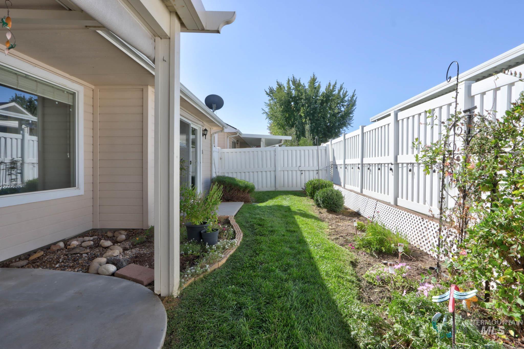 2645 N Englewood Way Property Photo 33