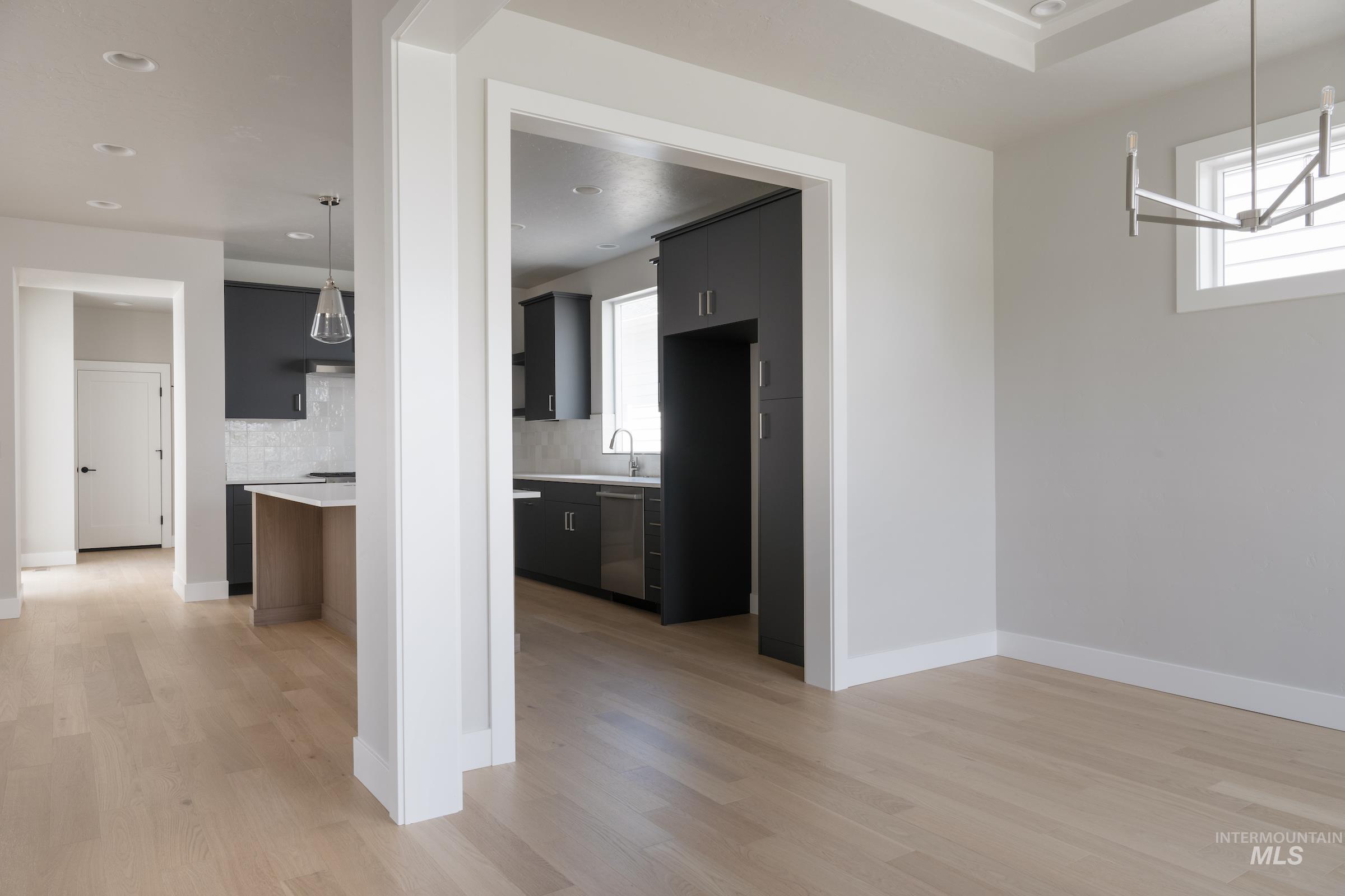 6053 S Hope Ave Property Photo 9