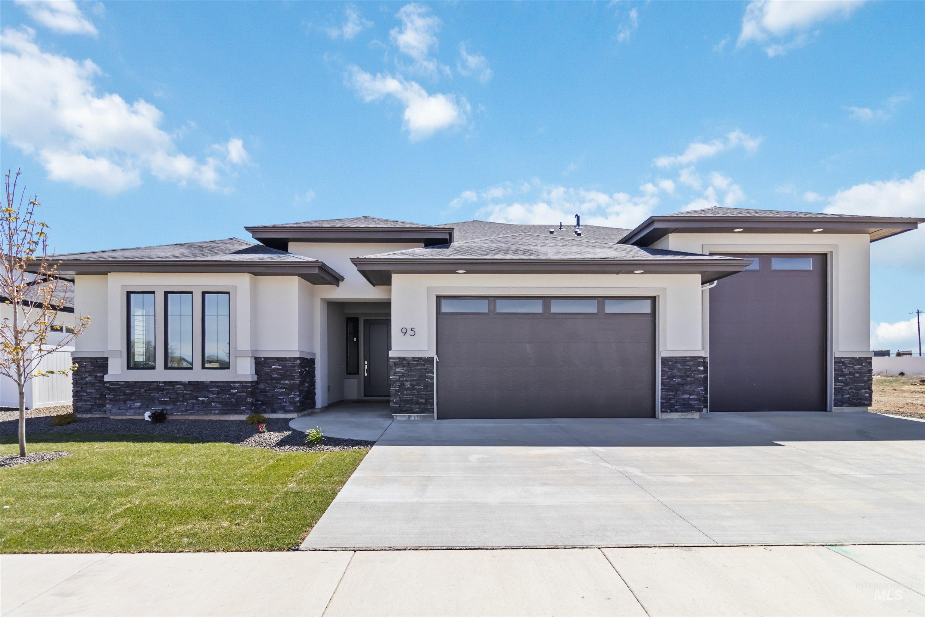 95 E Jarvis St Property Photo 1