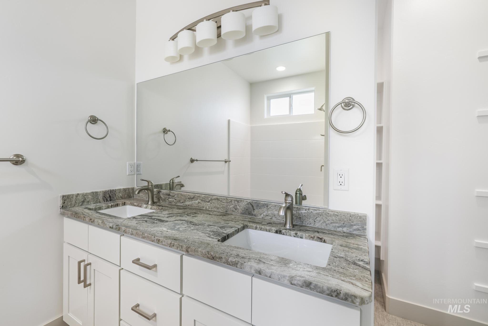 1316 20th Ave E Property Photo 17