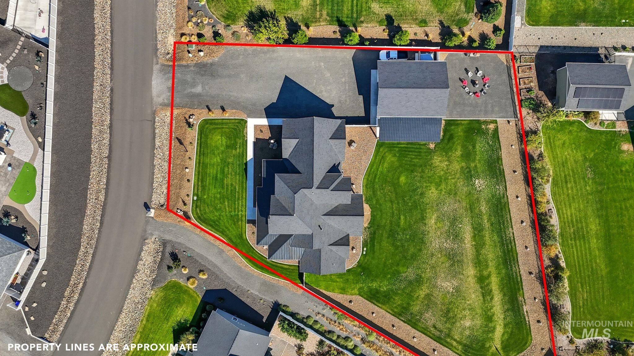 7774 Paddock Ln Property Photo 3