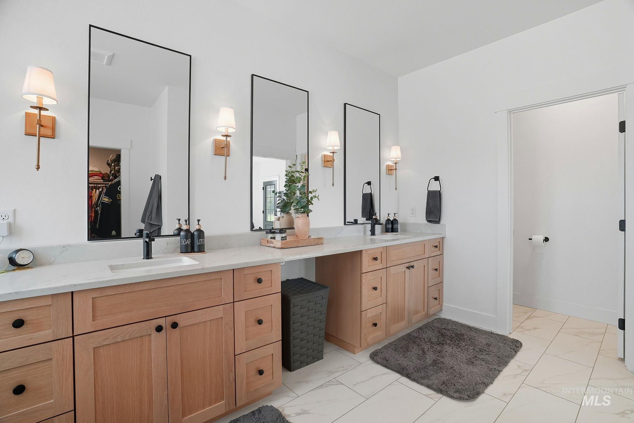 7774 Paddock Ln Property Photo 15