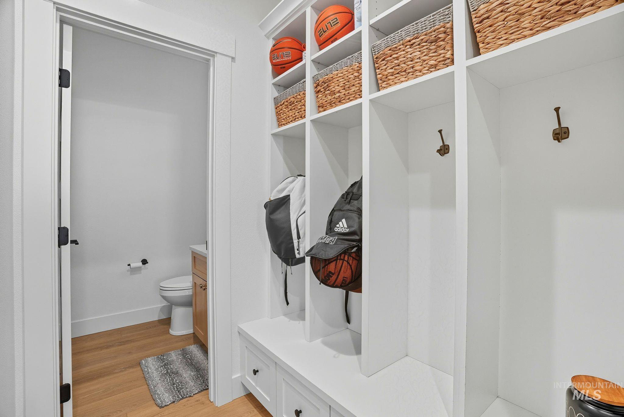 7774 Paddock Ln Property Photo 18