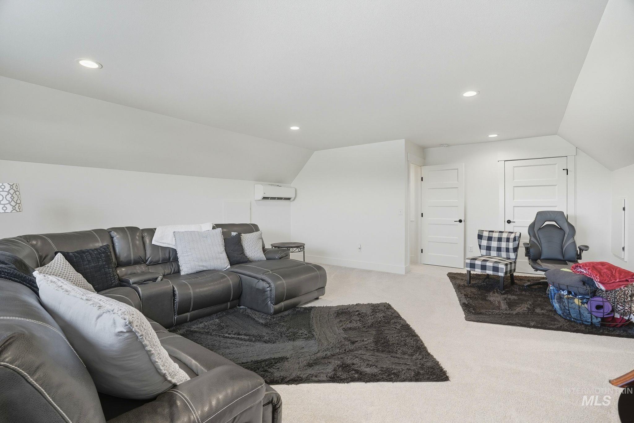 7774 Paddock Ln Property Photo 29