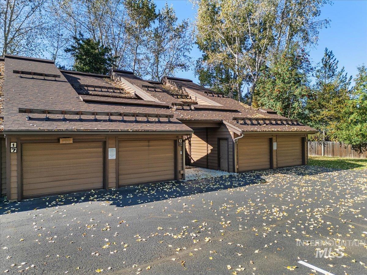 1630 Davis Ave Property Photo 4