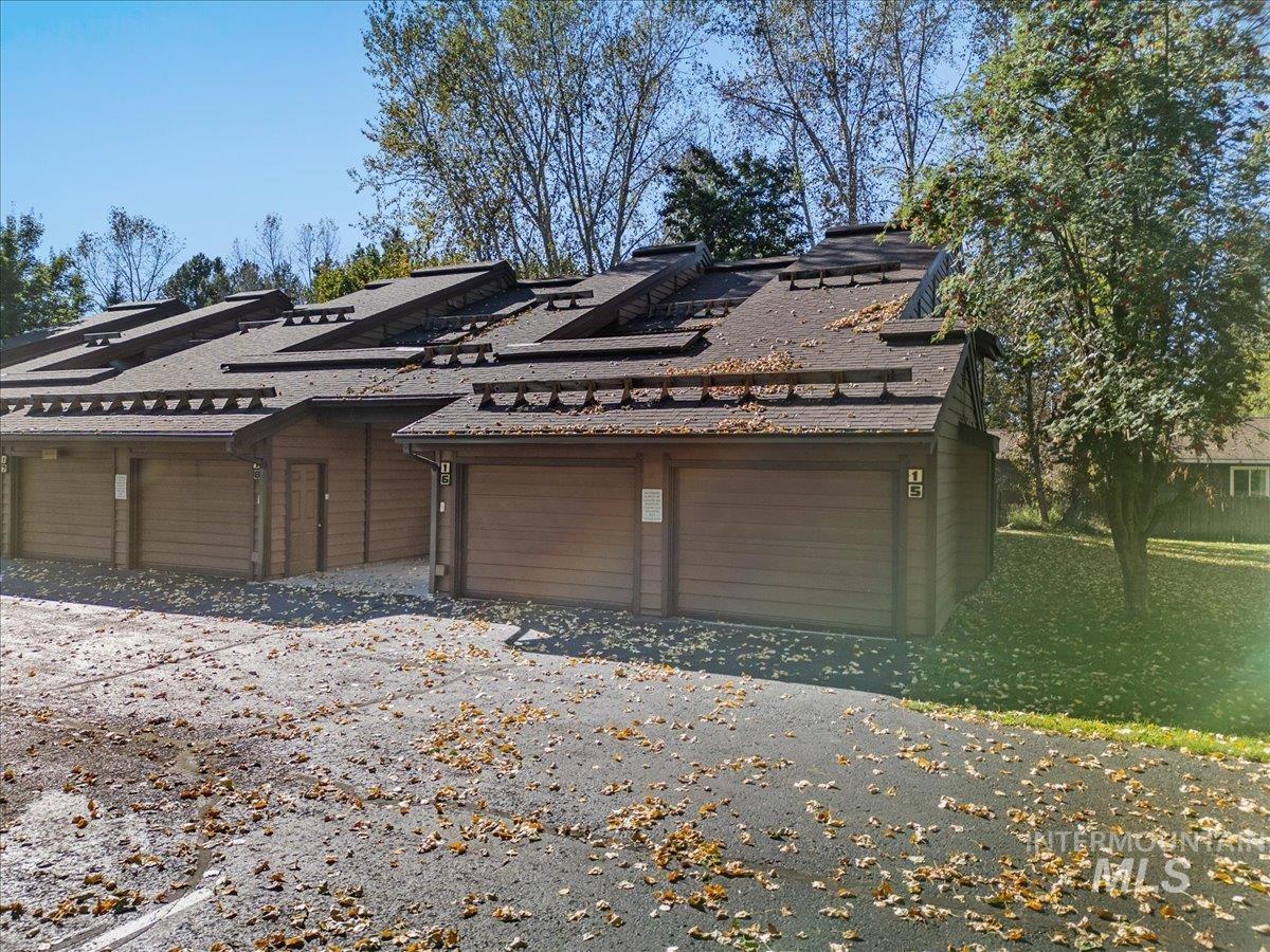 1630 Davis Ave Property Photo 6