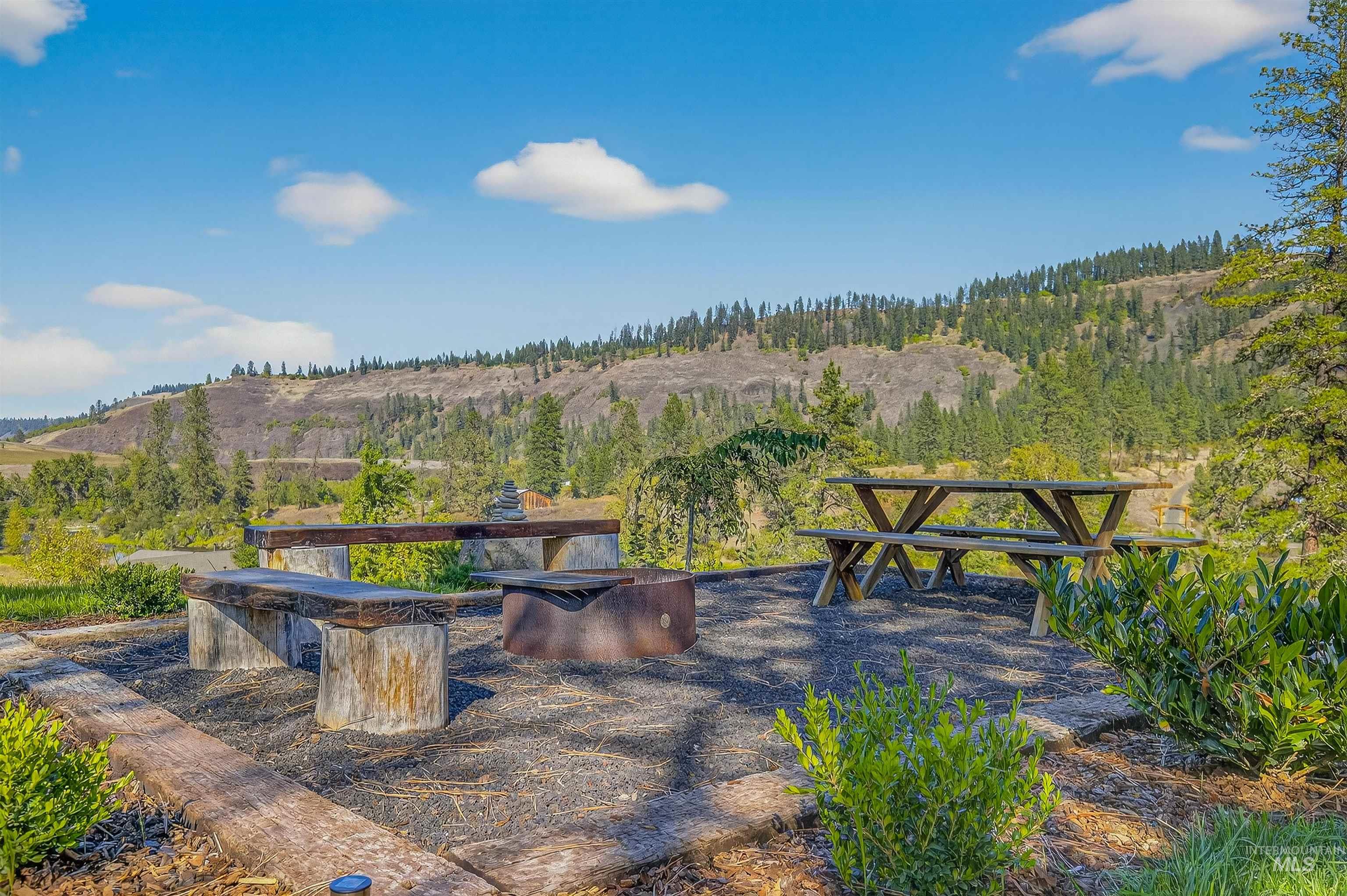 2157 Luke's Gulch Rd. Property Photo 8