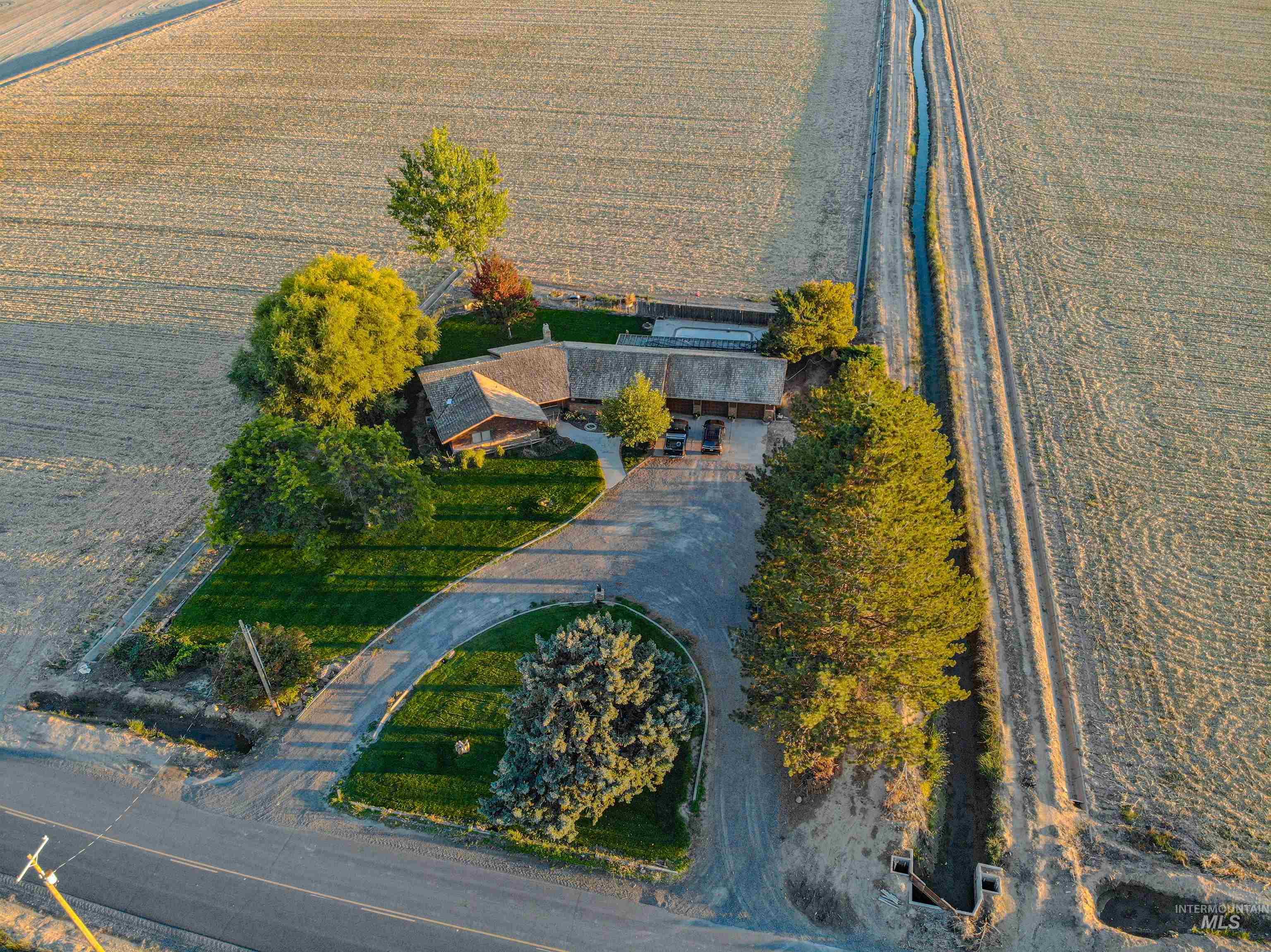 887 Overstreet Road Property Photo