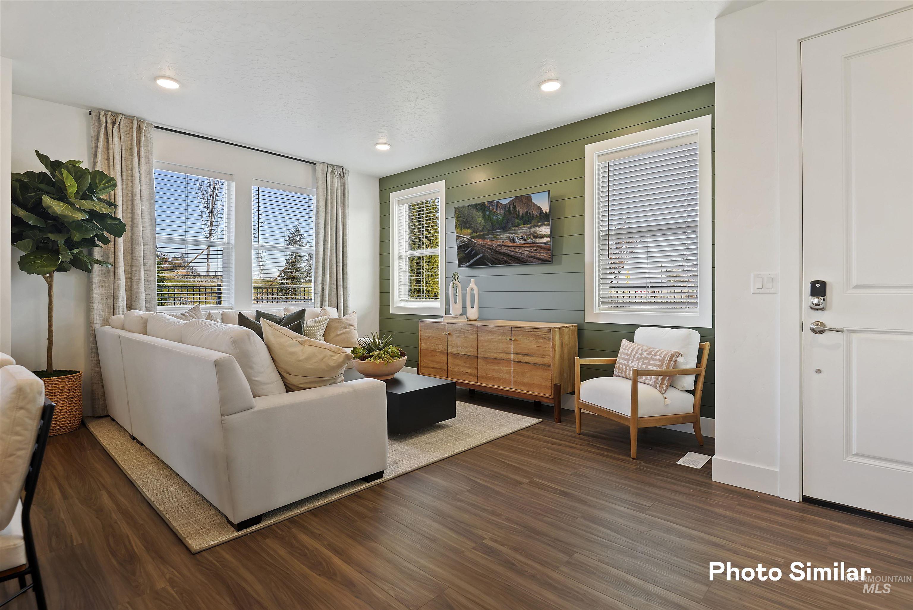 8234 W Grey Alder Dr Property Photo 4