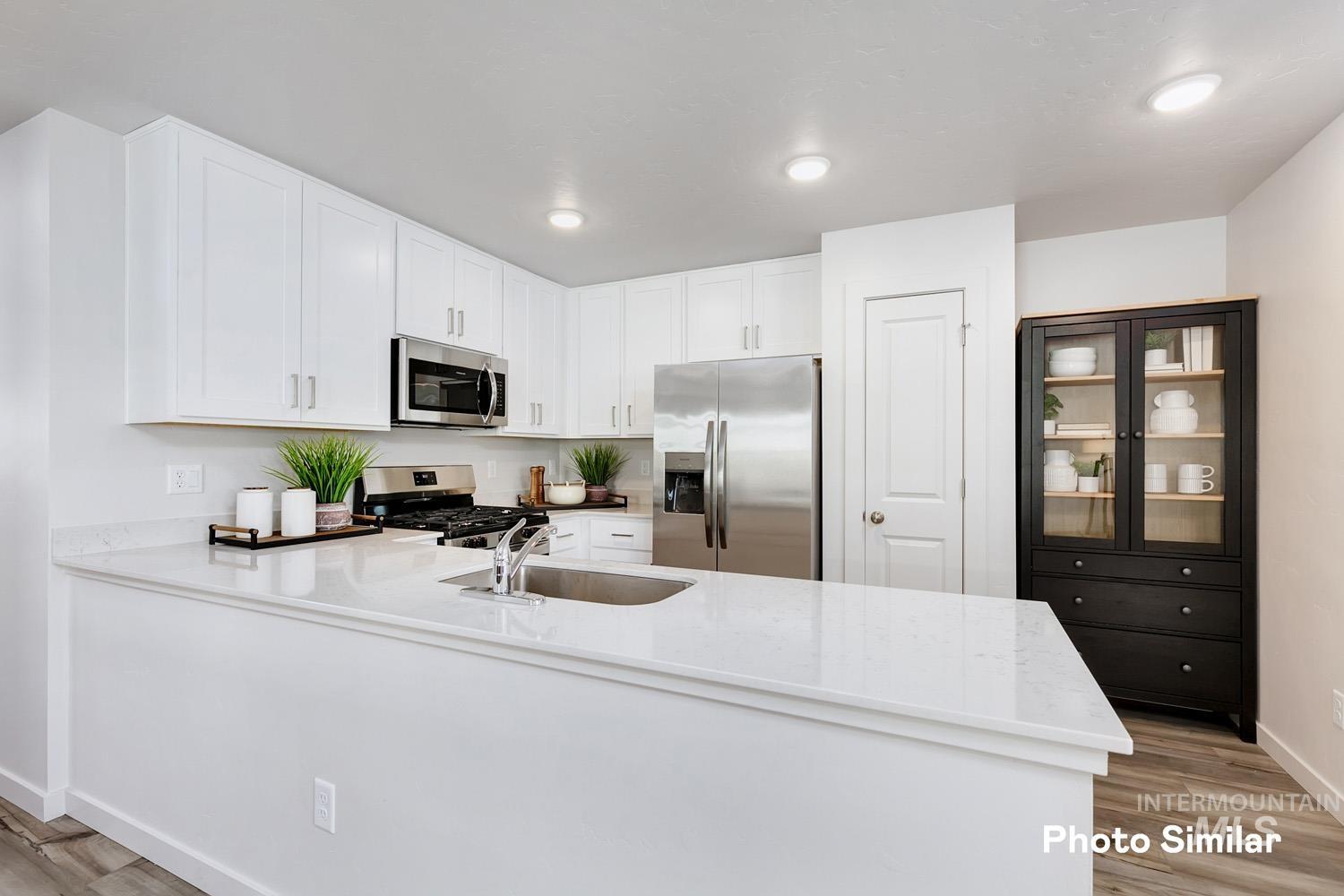 2523 W Pollinator Dr Property Photo 3