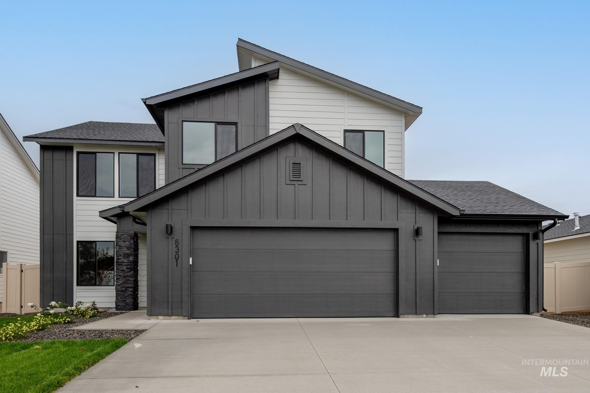 6301 W Naxos St Property Photo 1