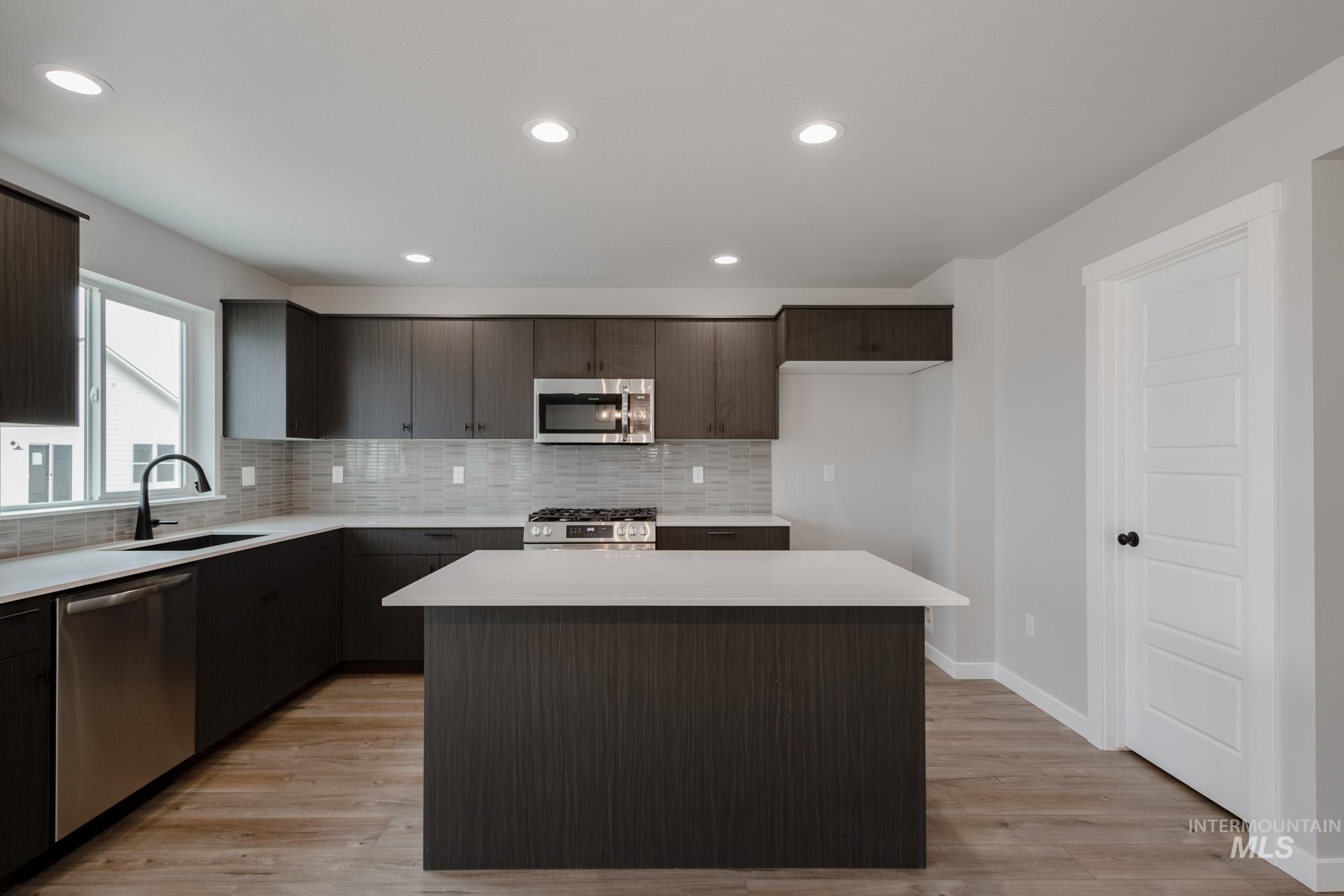 6301 W Naxos St Property Photo 4