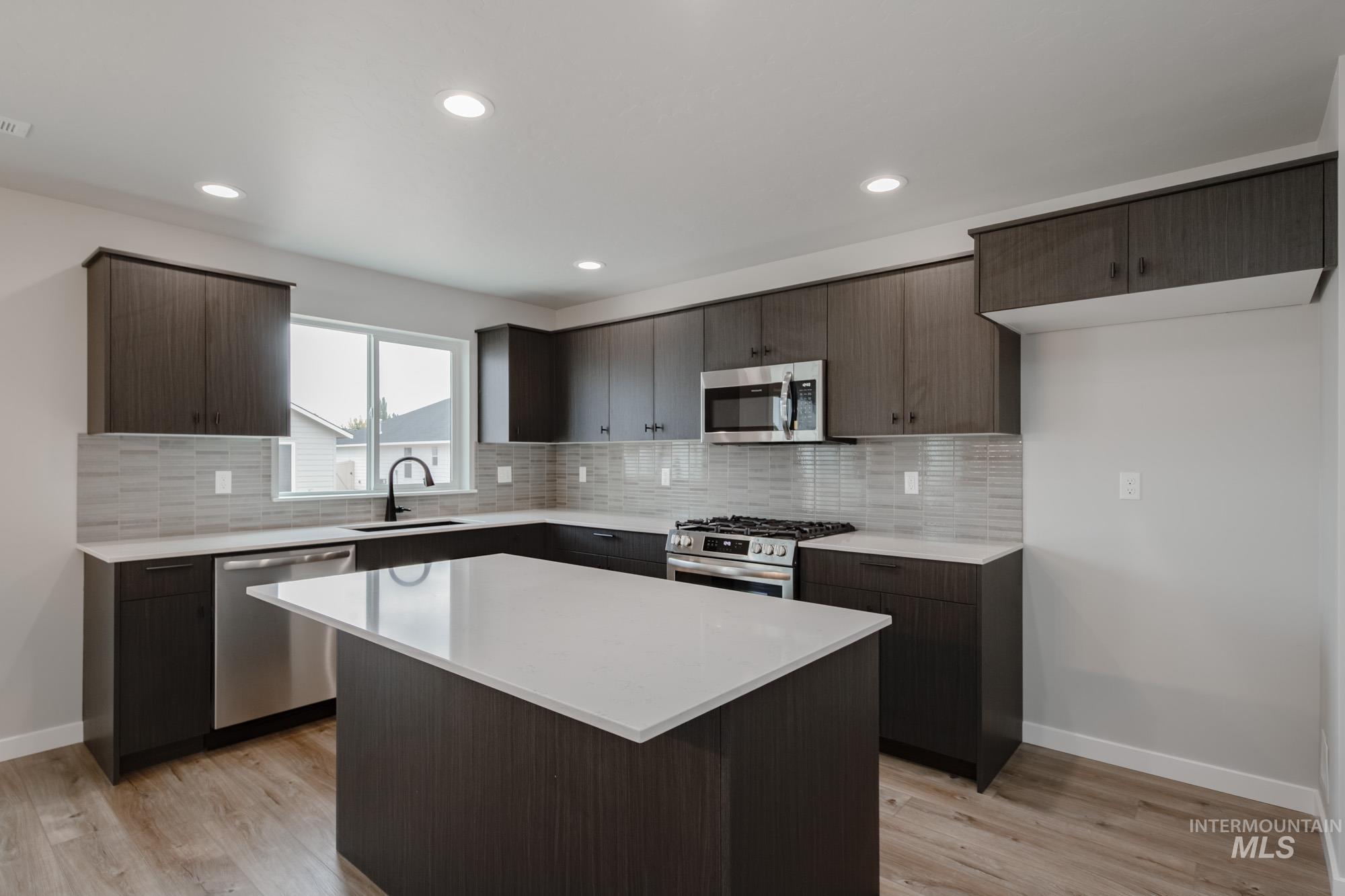 6301 W Naxos St Property Photo 5